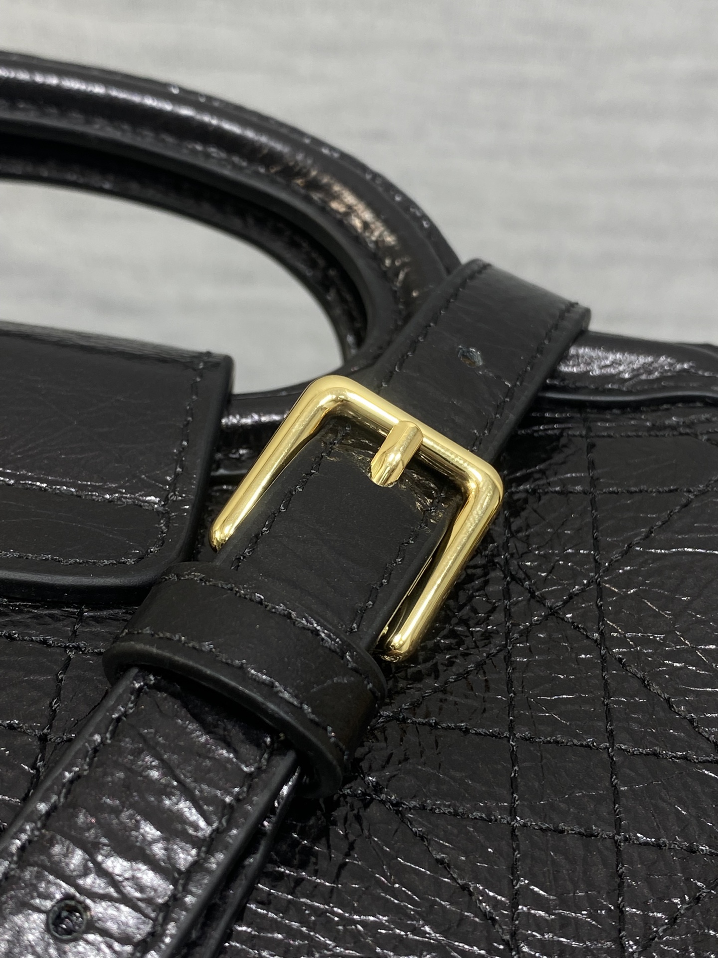 黑色油蜡皮现货‼️Jolie ToP Handle 迷你链条包，对这种精致小包完全没有抵抗力✌️大包背着