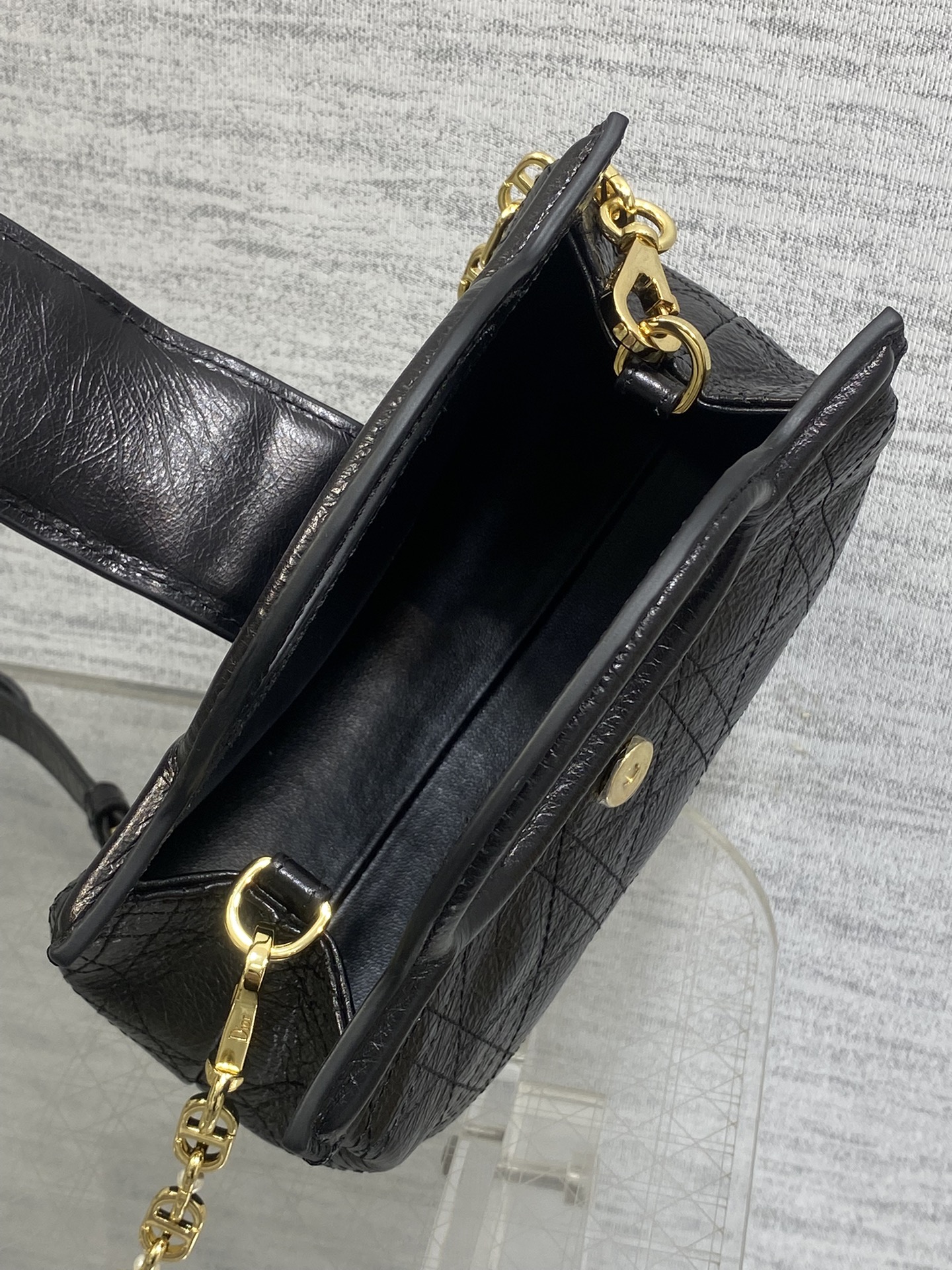 黑色油蜡皮现货‼️Jolie ToP Handle 迷你链条包，对这种精致小包完全没有抵抗力✌️大包背着