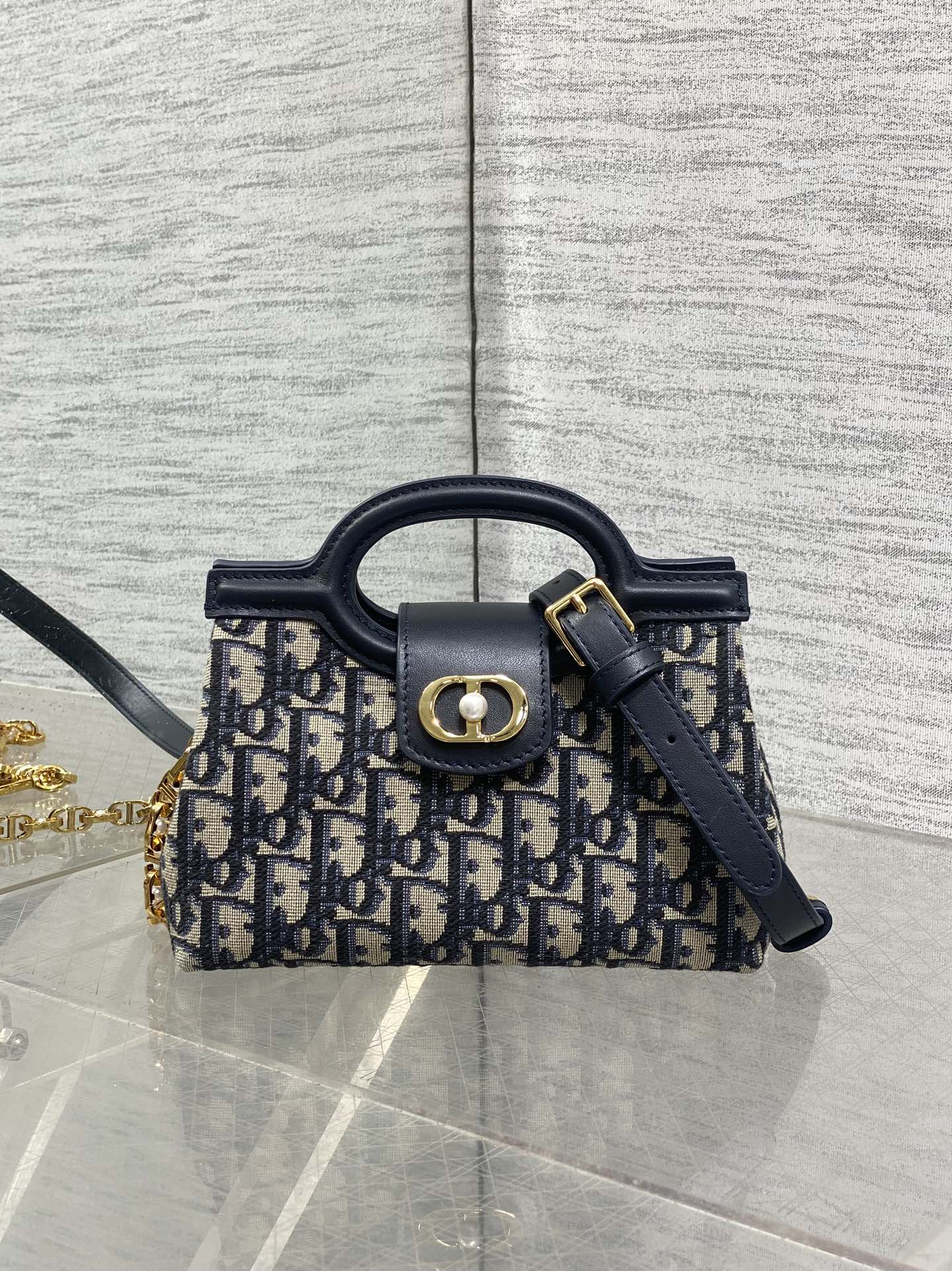 蓝布老花现货‼️Jolie ToP Handle 迷你链条包，对这种精致小包完全没有抵抗力✌️大包背着太