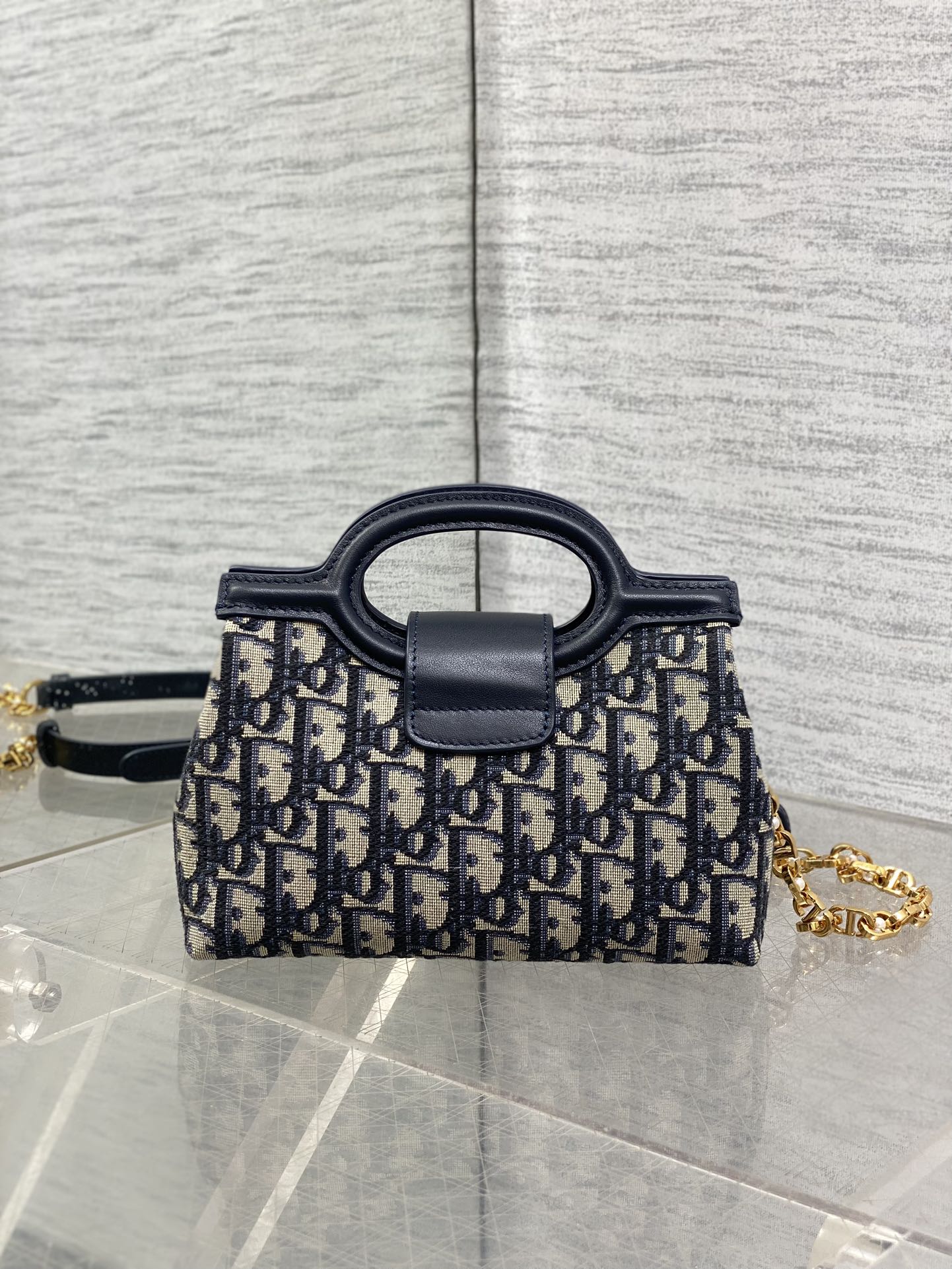 蓝布老花现货‼️Jolie ToP Handle 迷你链条包，对这种精致小包完全没有抵抗力✌️大包背着太