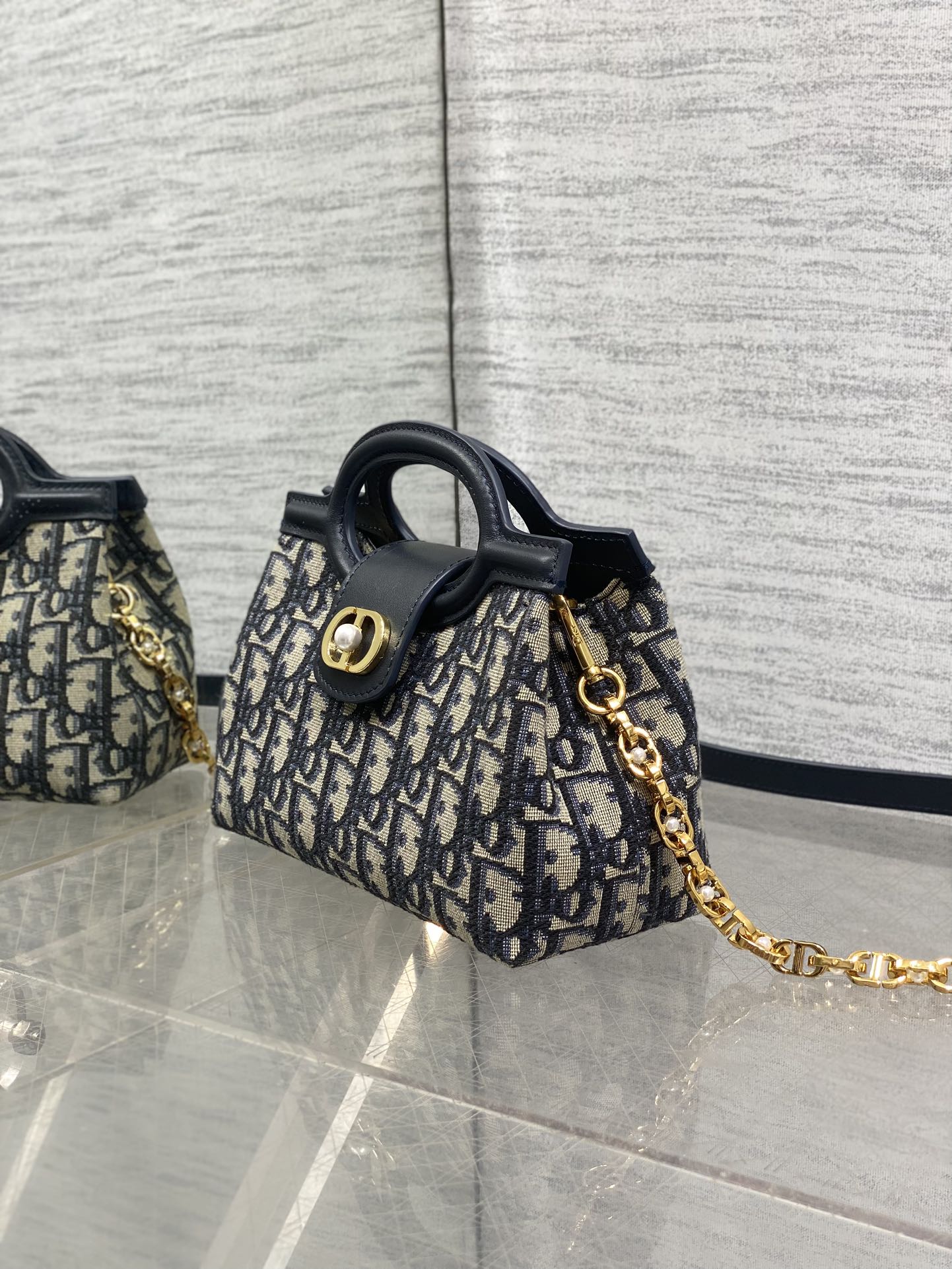 蓝布老花现货‼️Jolie ToP Handle 迷你链条包，对这种精致小包完全没有抵抗力✌️大包背着太