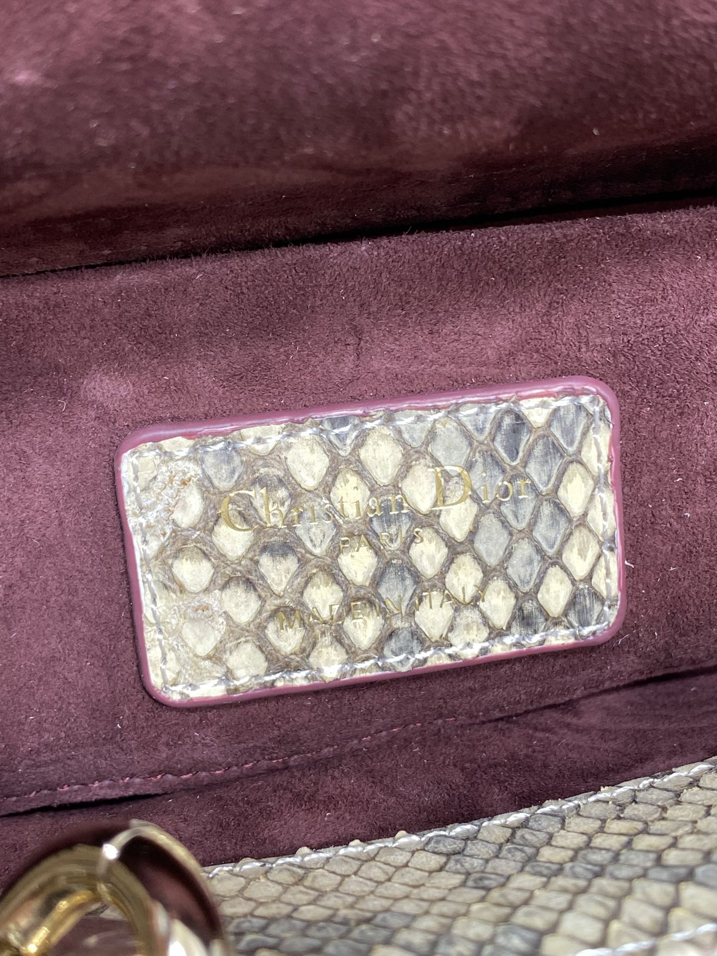 现货‼️Lady横版戴妃珍稀蛇皮配小羊皮闪亮登场，高雅又不失个性，非它莫属👏🏼，科普一下每条蛇皮的纹路都