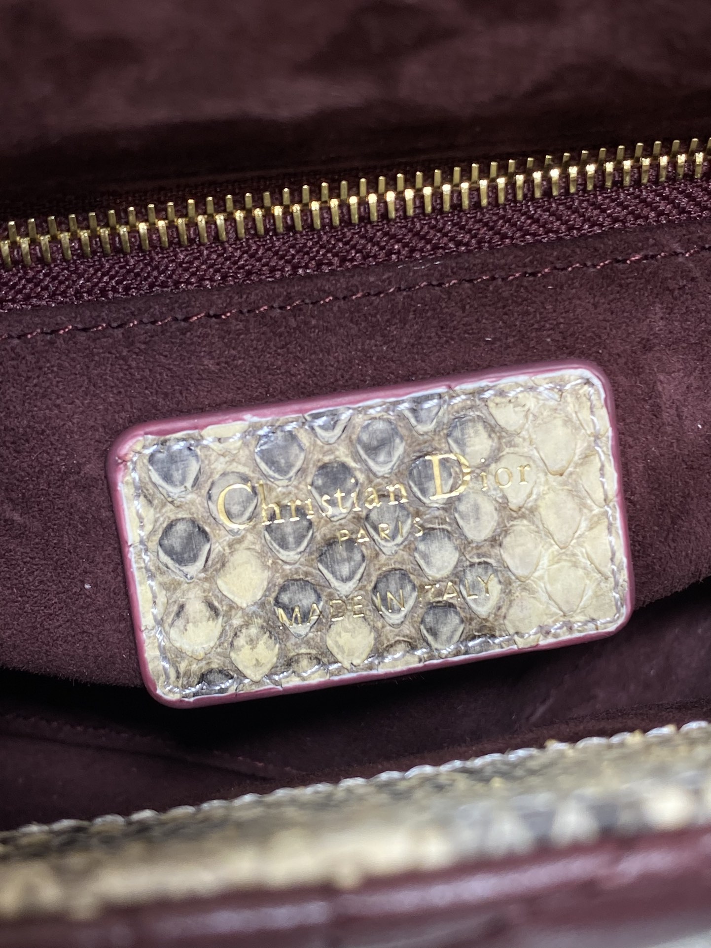 现货‼️Lady戴妃三格珍稀蛇皮配小羊皮闪亮登场，高雅又不失个性，非它莫属👏🏼，科普一下每条蛇皮的纹路都