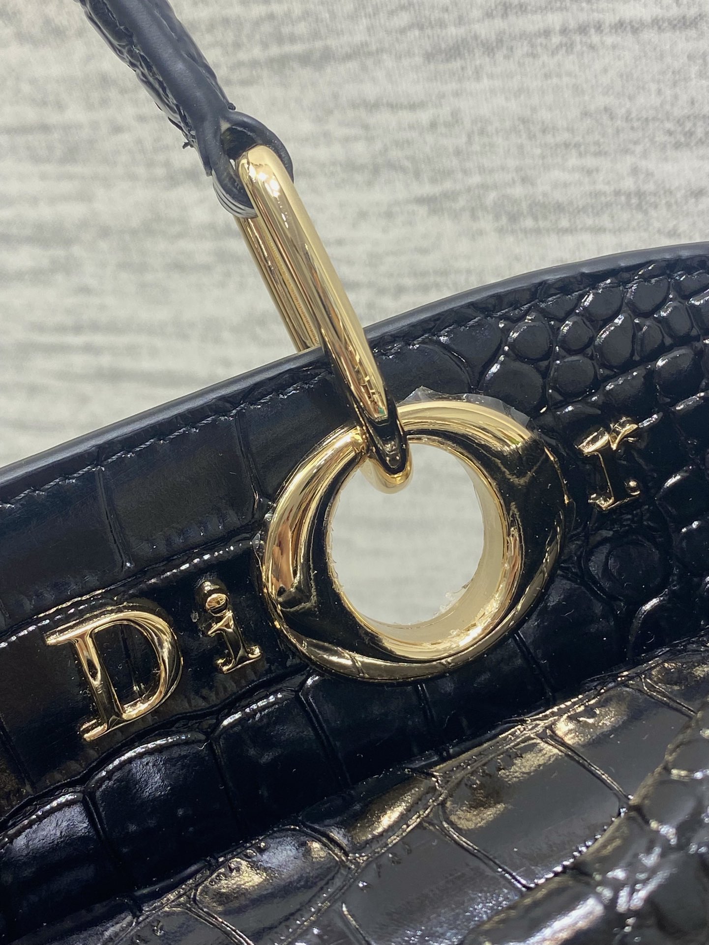 Dior Dior2026最新蝴蝶结手提包 把“蝴蝶结”焊在系列里 蝴蝶结也不再是小女生的甜腻感