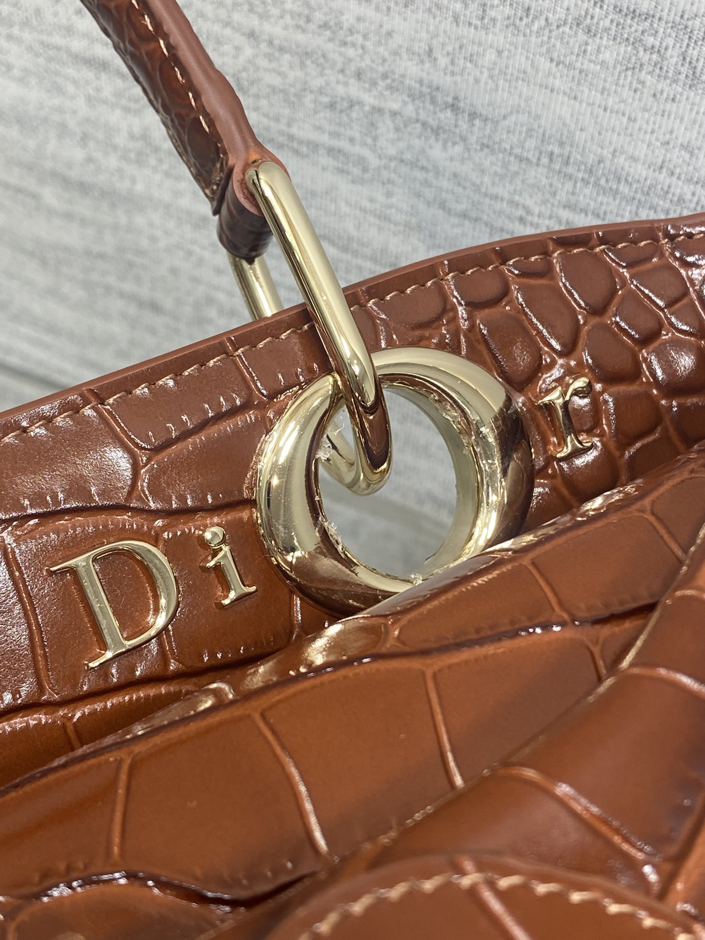 Dior Dior2026最新蝴蝶结手提包 把“蝴蝶结”焊在系列里 蝴蝶结也不再是小女生的甜腻感