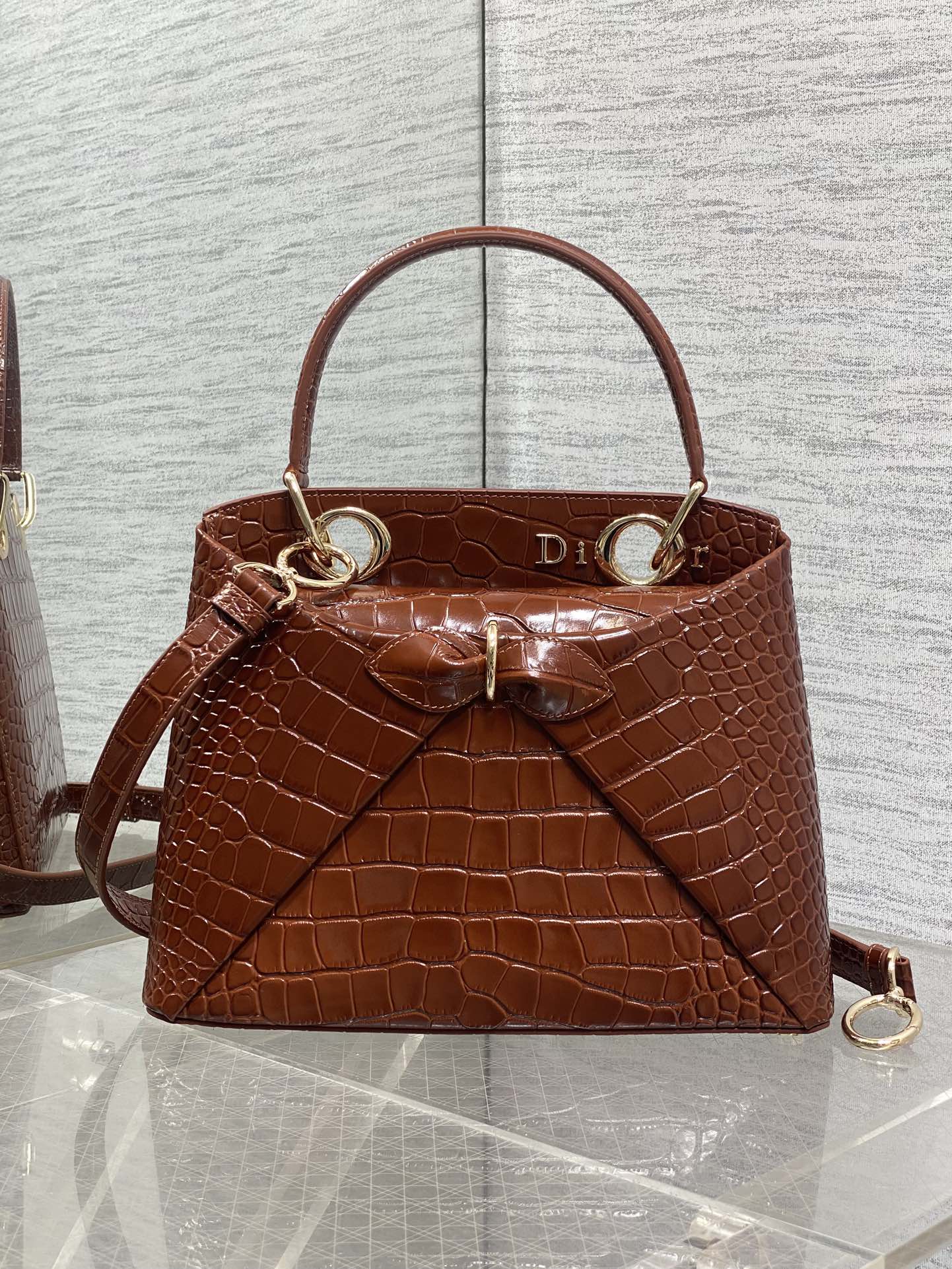 Dior Dior2026最新蝴蝶结手提包 把“蝴蝶结”焊在系列里 蝴蝶结也不再是小女生的甜腻感