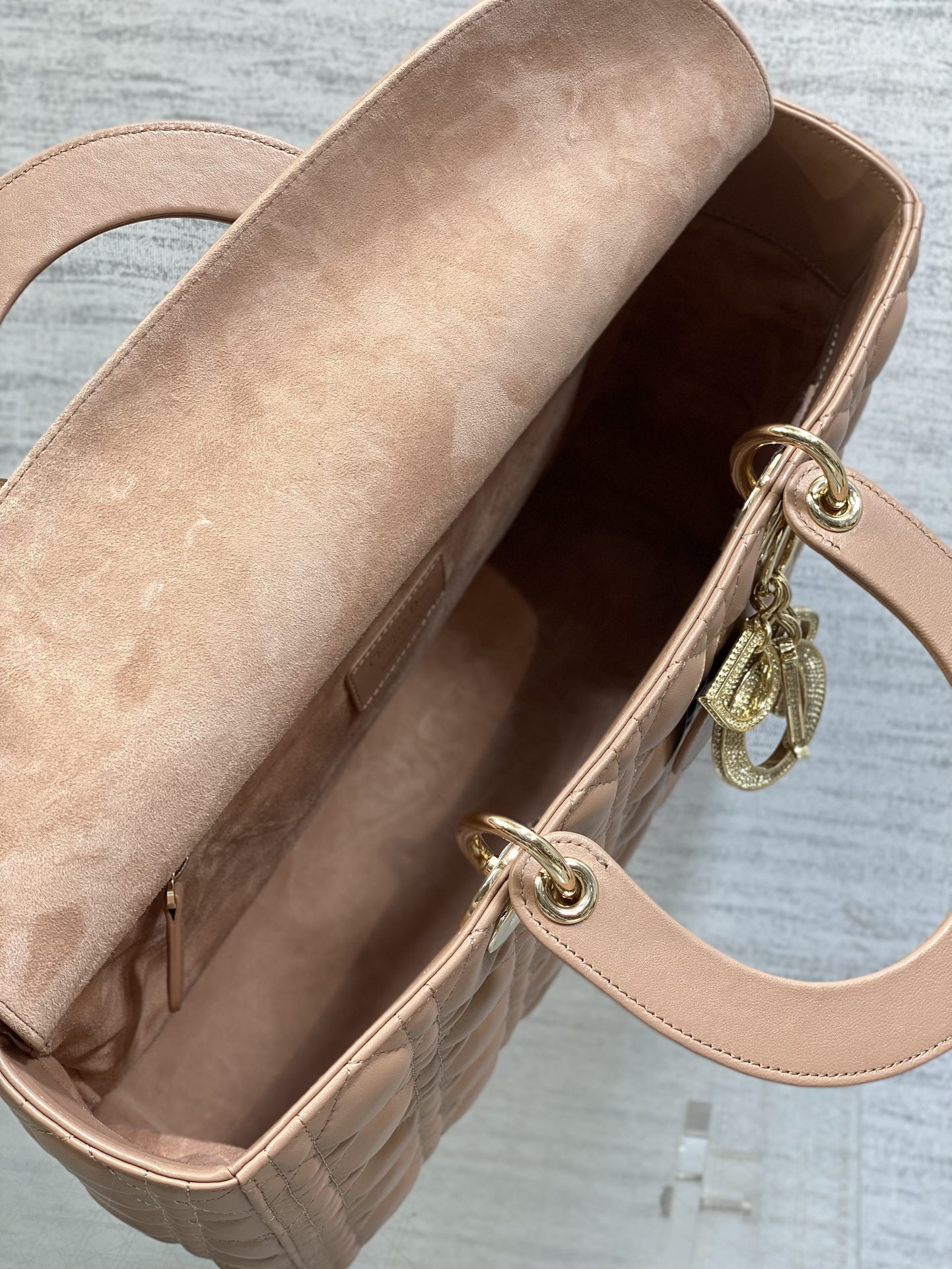 Dior 七格戴妃包钻石扣 ‼