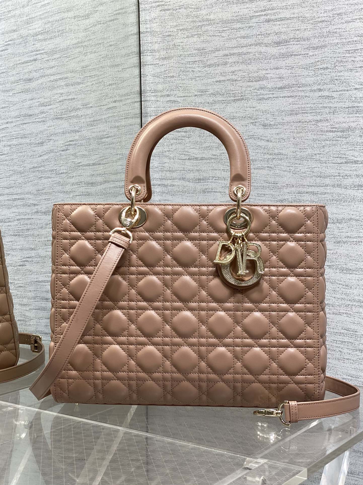 Dior 七格戴妃包钻石扣 ‼