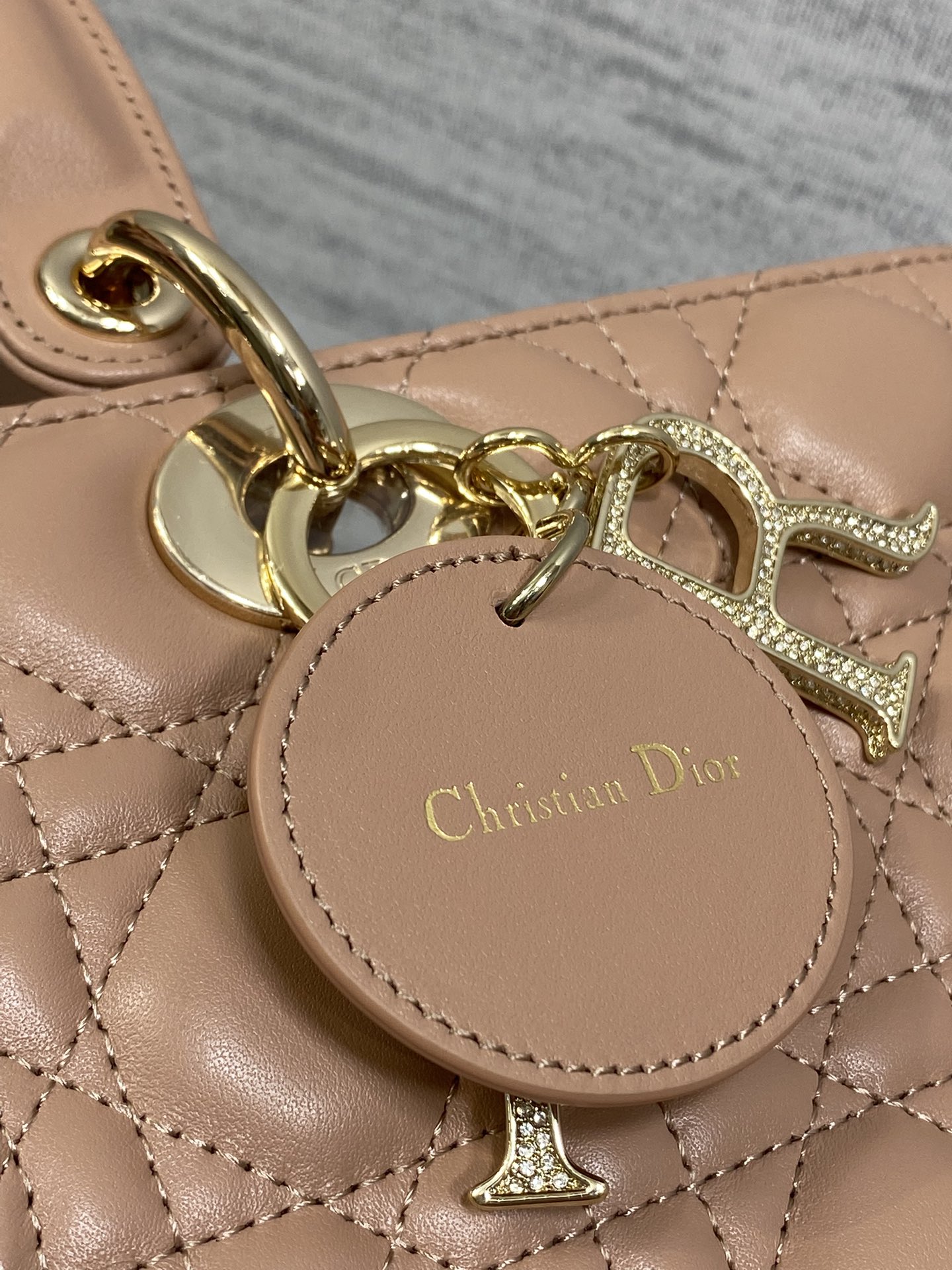 Dior 七格戴妃包钻石扣 ‼