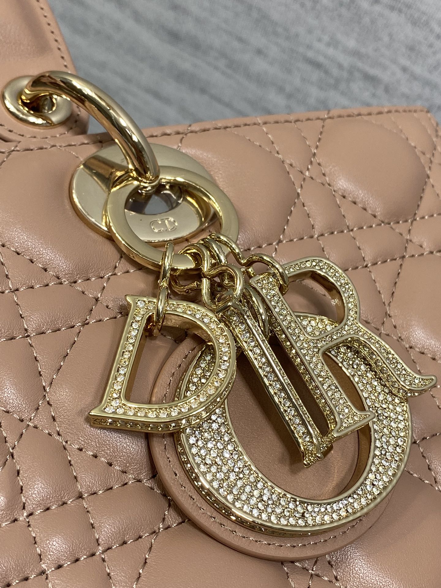 Dior 七格戴妃包钻石扣 ‼