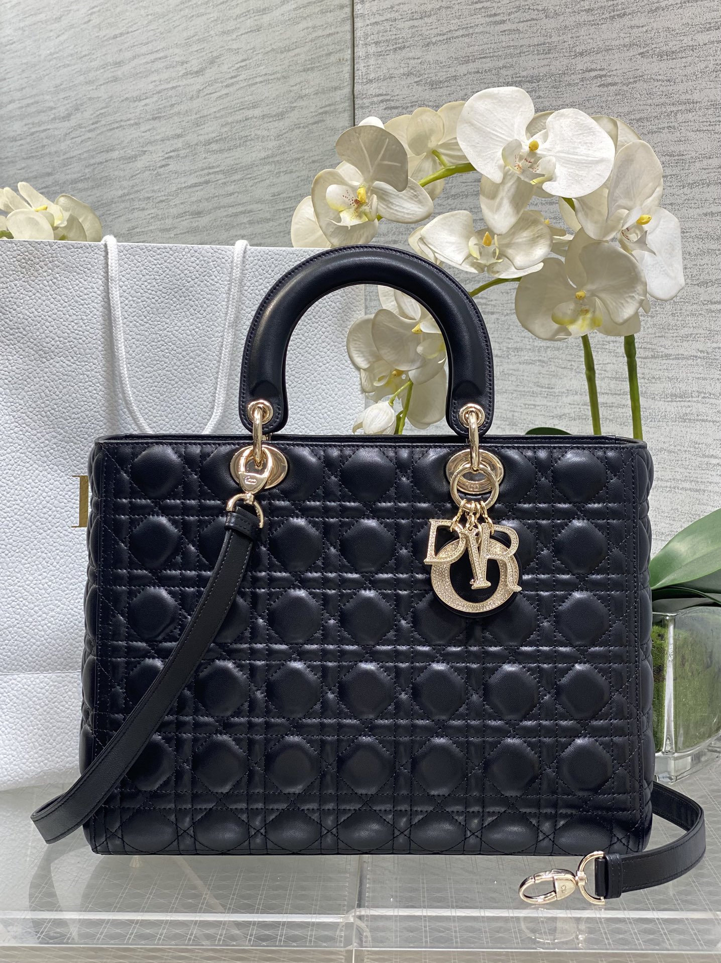 𝐋𝐚𝐝𝐲 Hebilla de diamantes de piel de oveja negra de siete rejillas