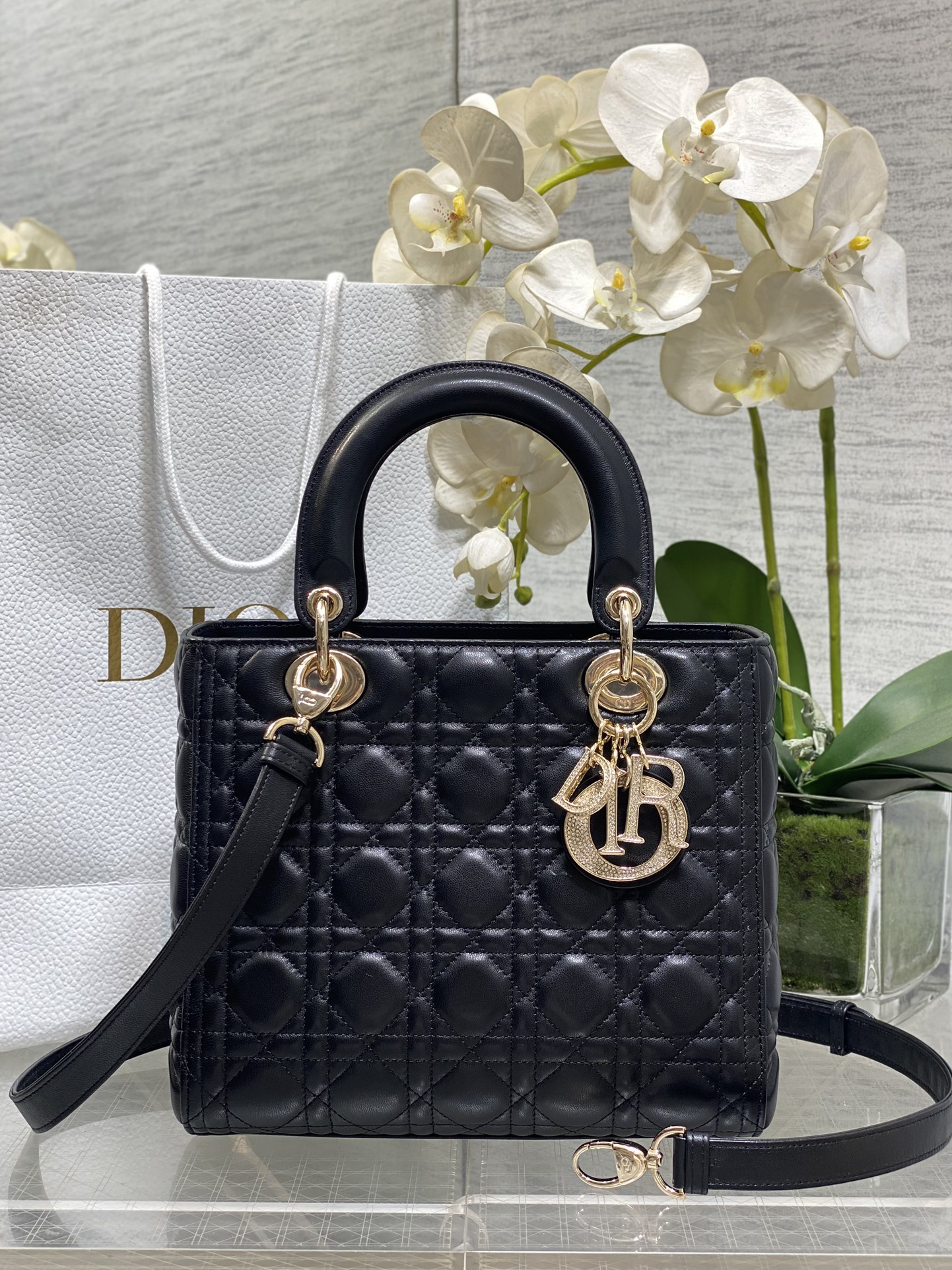 𝐋𝐚𝐝𝐲 Hebilla de diamantes de piel de oveja negra de cinco rejillas