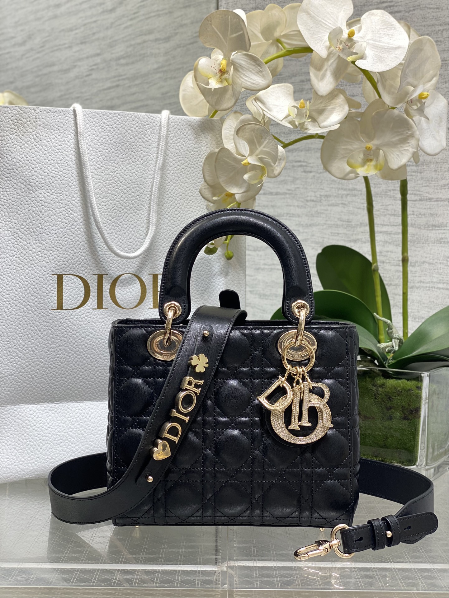 𝐋𝐚𝐝𝐲 Hebilla de diamantes de piel de oveja negra de cuatro rejillas