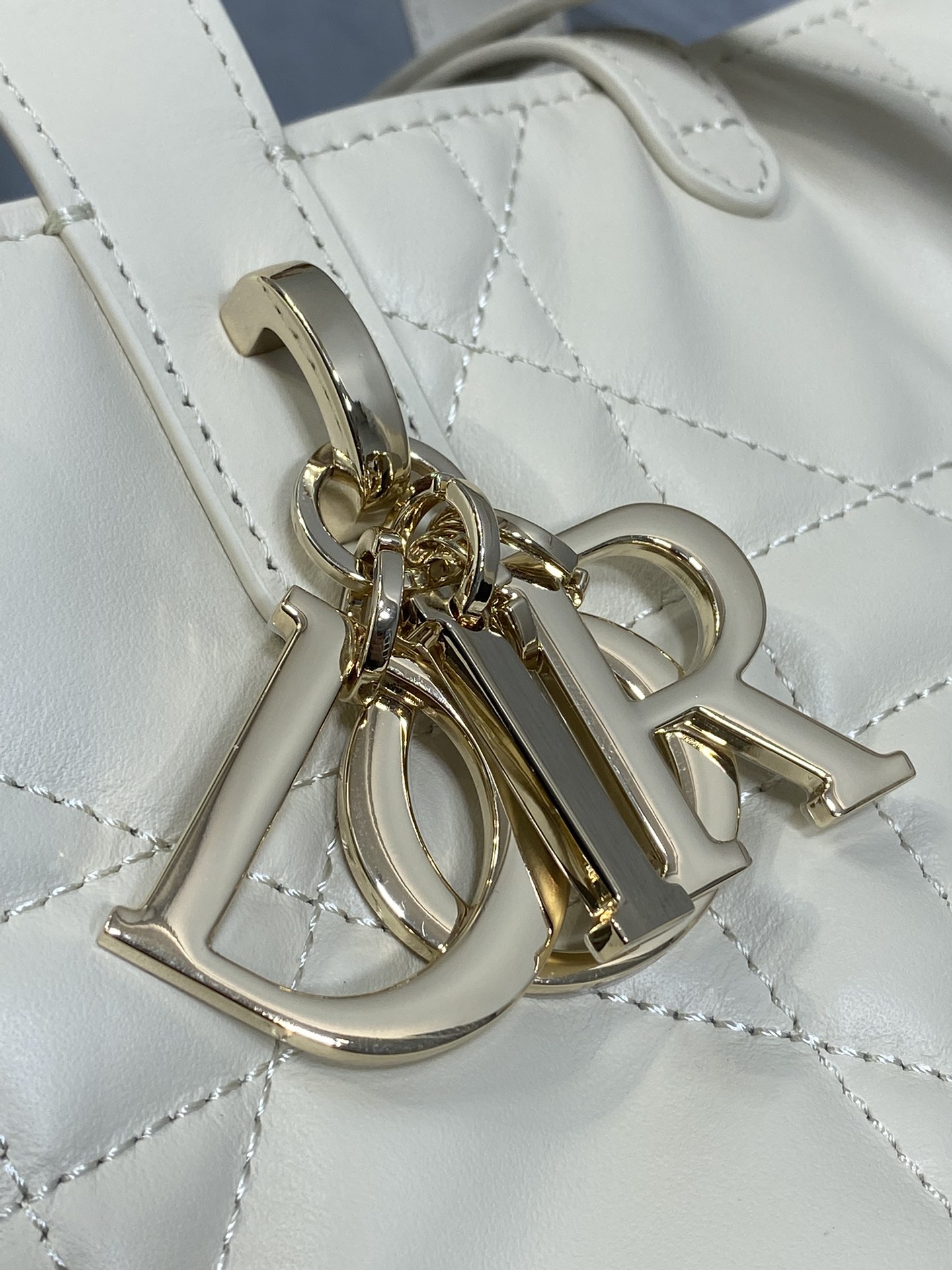 小号浅饼干色现货‼️Toujours竖版系列小号，专属菜篮子，有点太美了，高颜值包包，轻松拿捏高级感，超