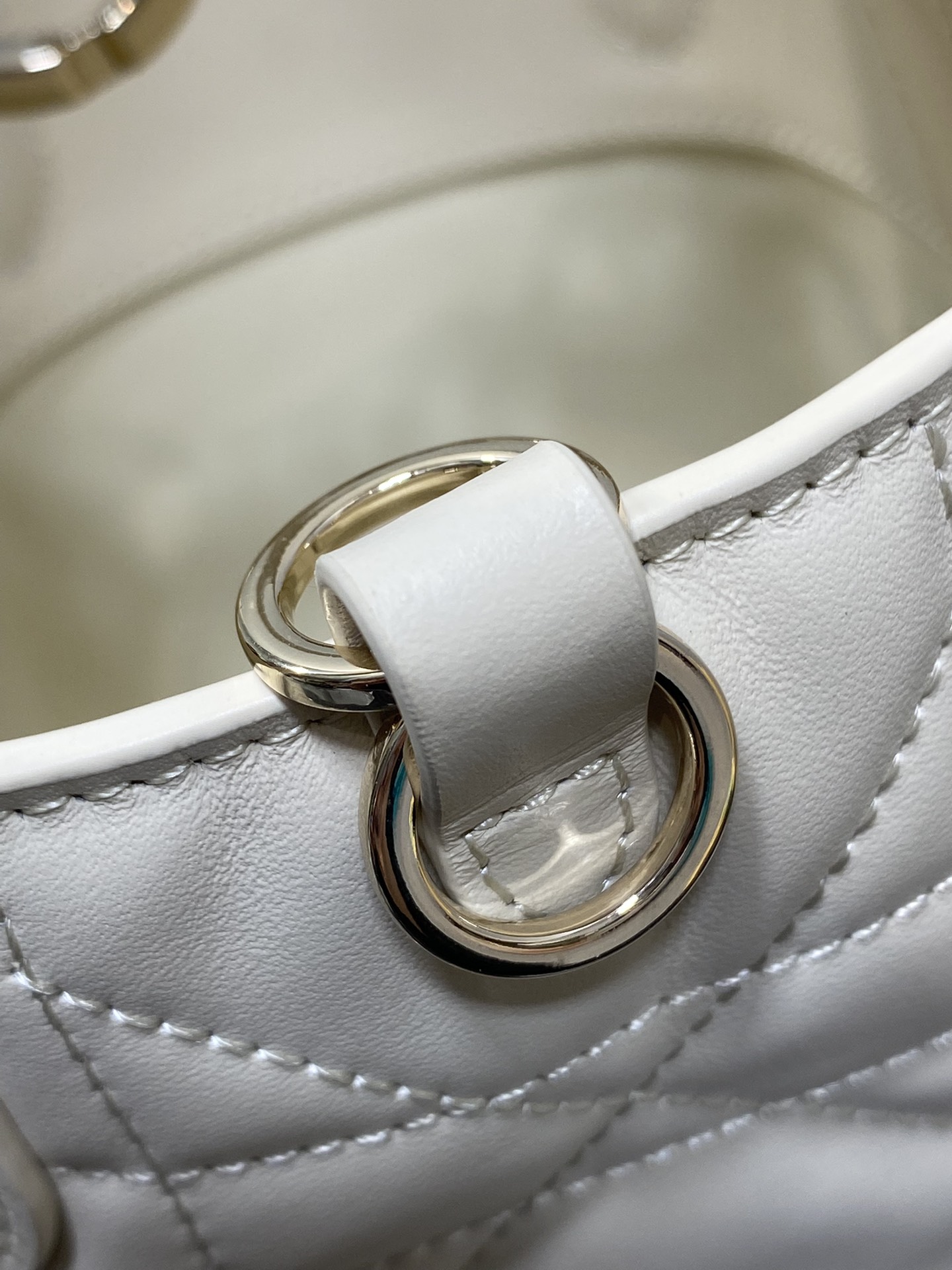 浅饼干色现货‼️Toujours竖版系列迷你，菜篮子可爱升级了，高颜值包包，轻松拿捏高级感，超大菱格的设