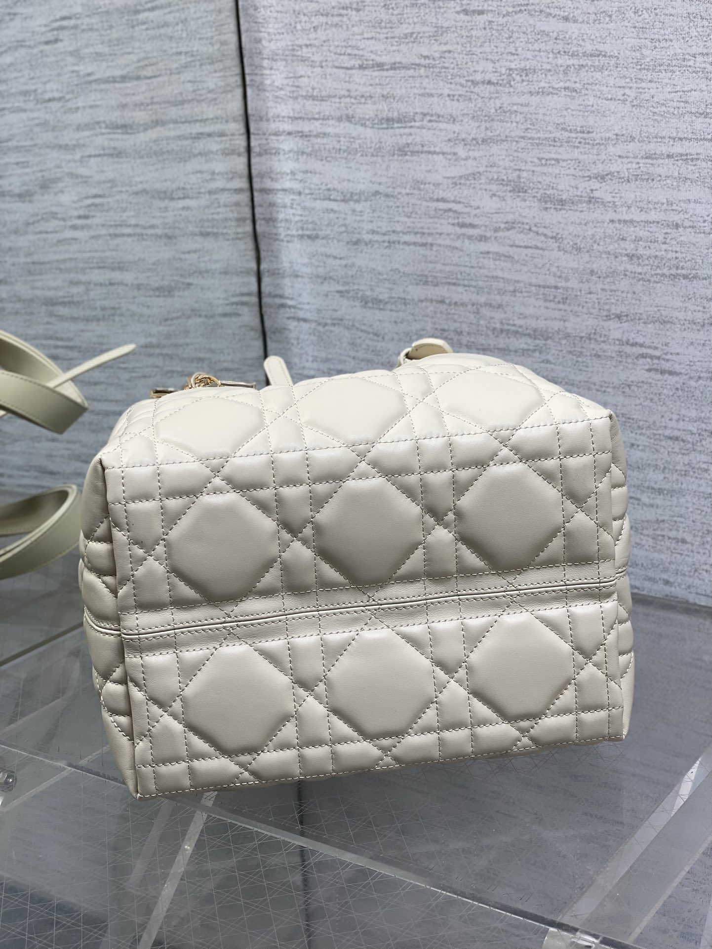 小号现货‼️Toujours系列砖柜最新浅饼干色，有点太美了，高颜值包包，颜色超级嫩，超级夏天，超大菱格