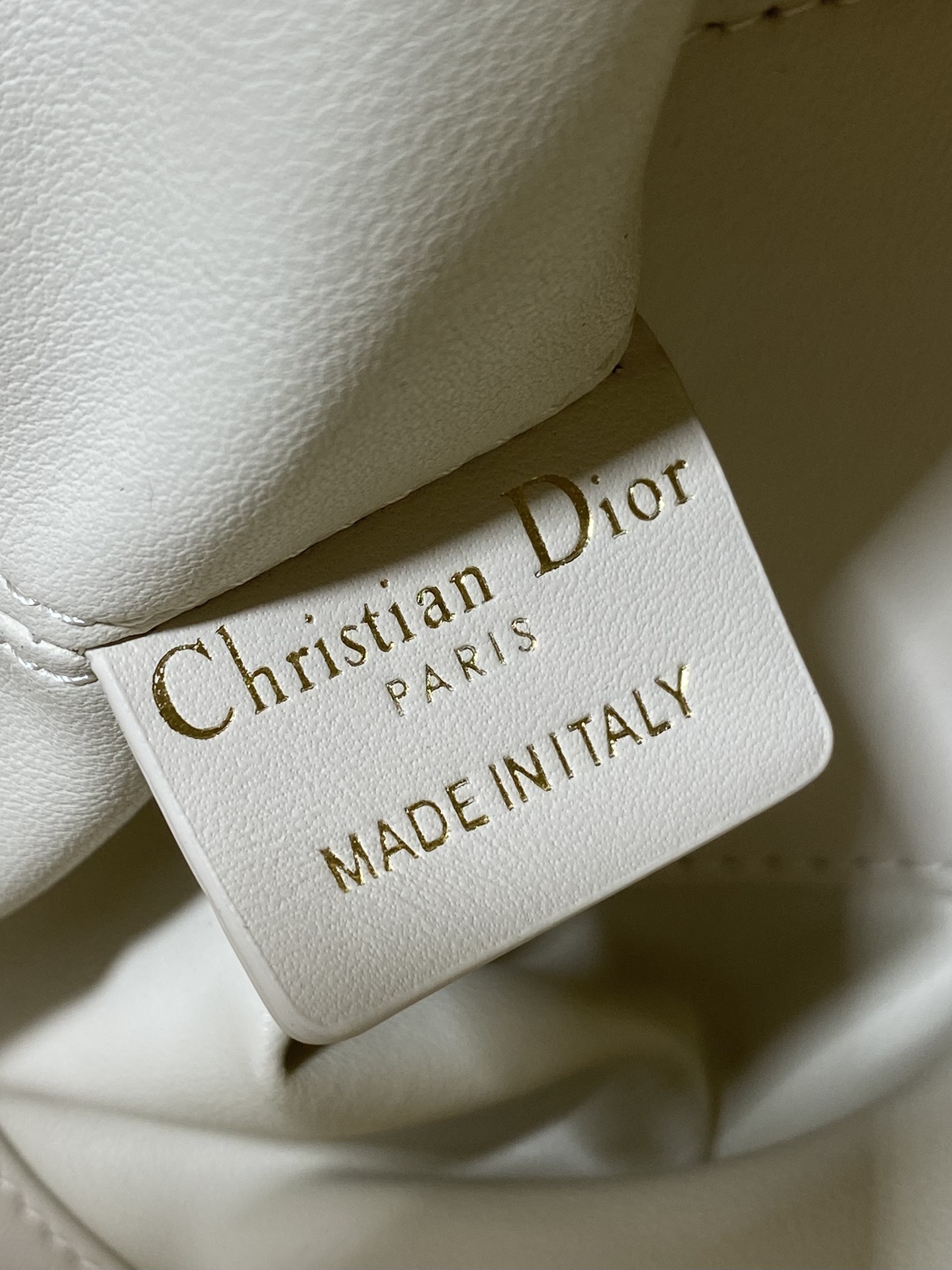 小号现货‼️Toujours系列砖柜最新浅饼干色，有点太美了，高颜值包包，颜色超级嫩，超级夏天，超大菱格