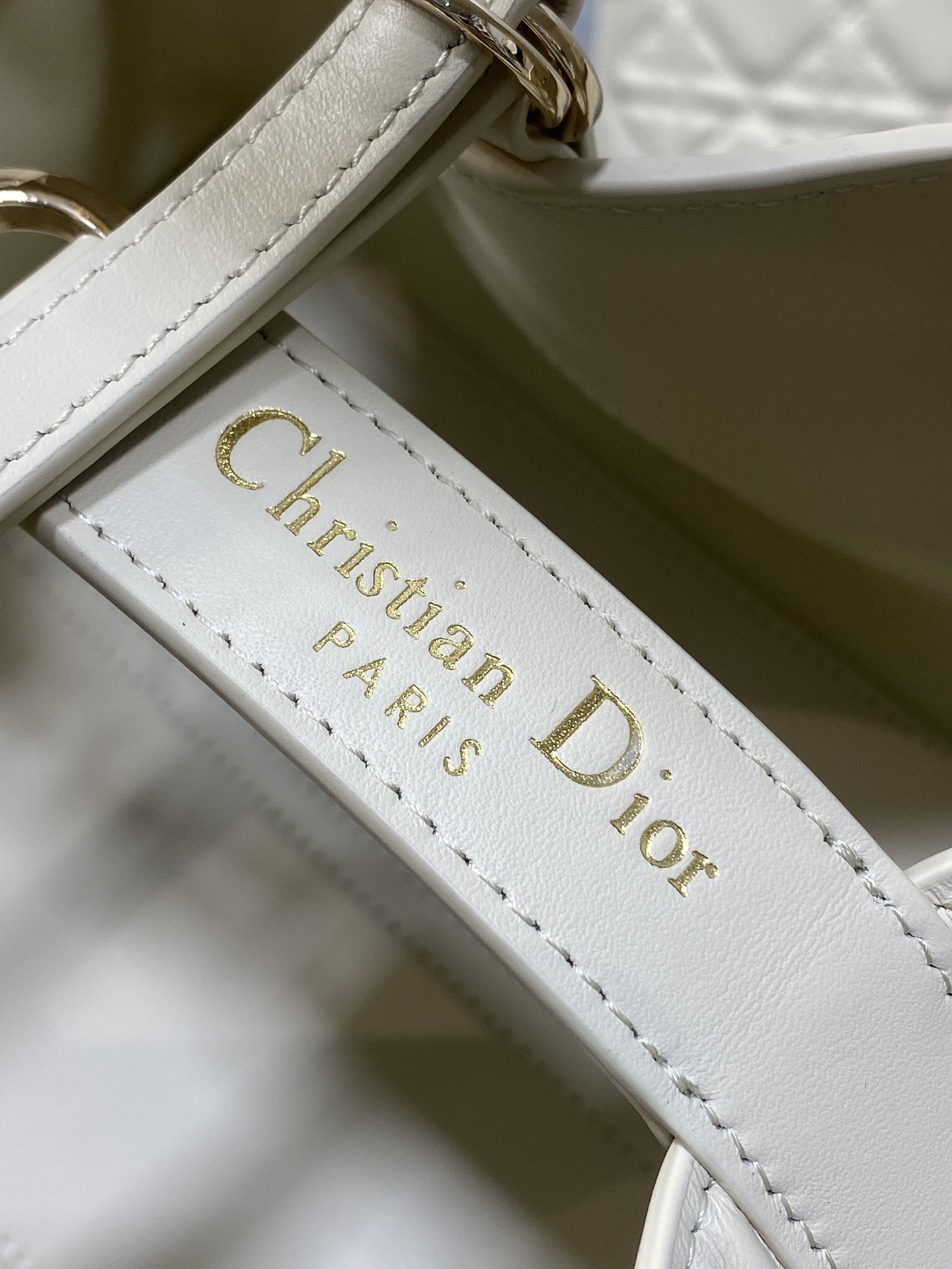 小号现货‼️Toujours系列砖柜最新浅饼干色，有点太美了，高颜值包包，颜色超级嫩，超级夏天，超大菱格