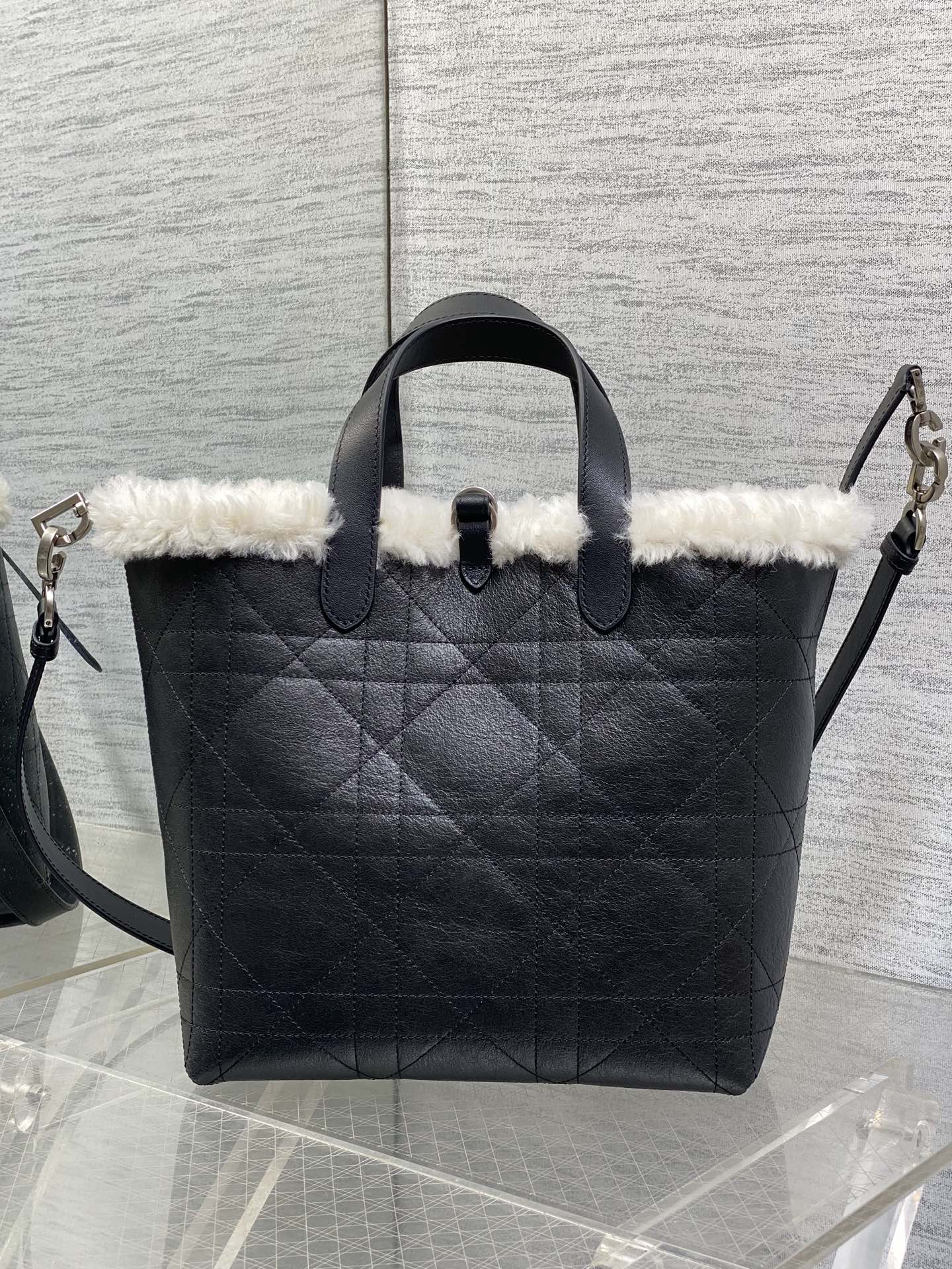 Dior 中号Toujours竖版系列羊毛款