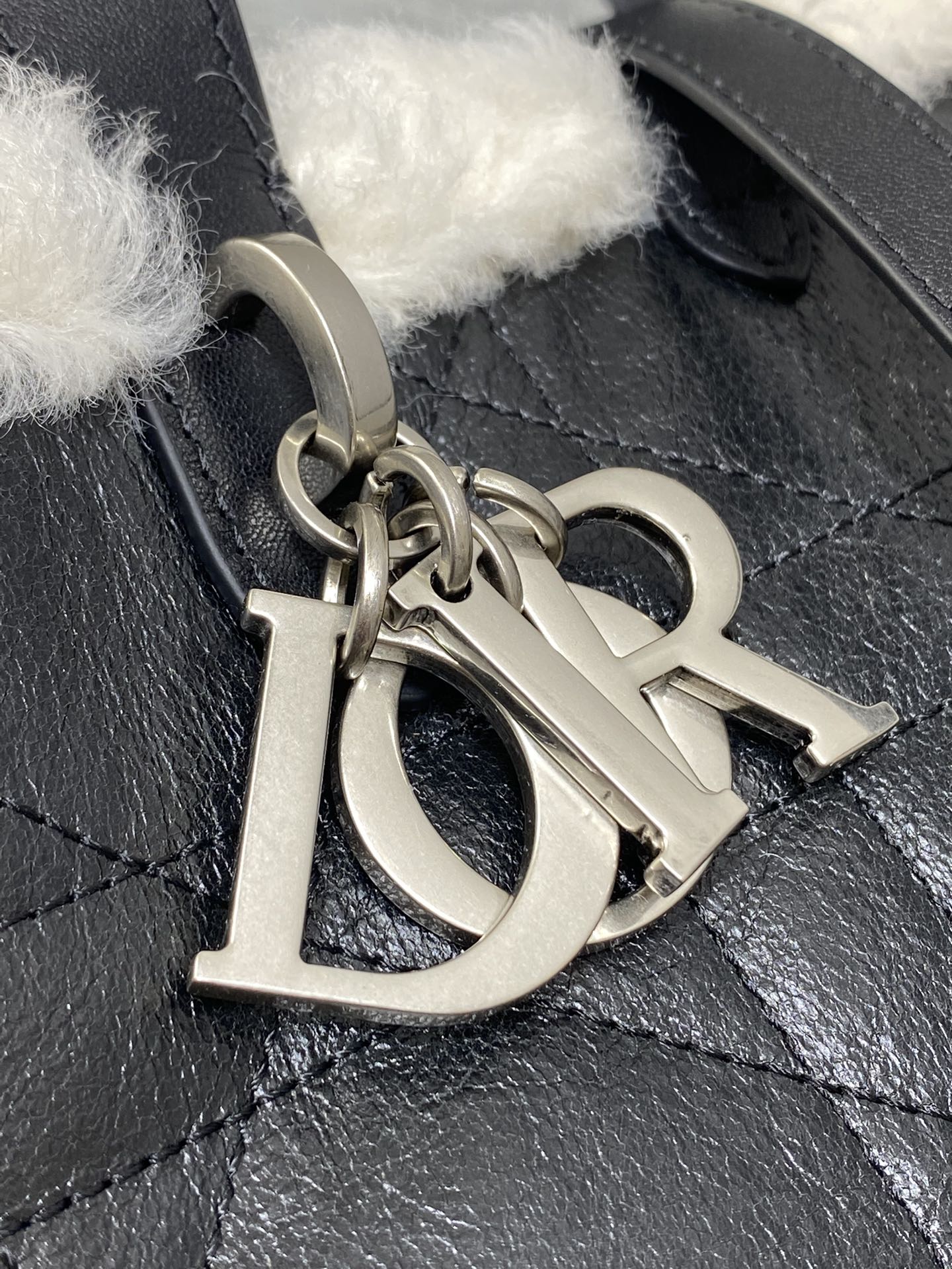 Dior 中号Toujours竖版系列羊毛款