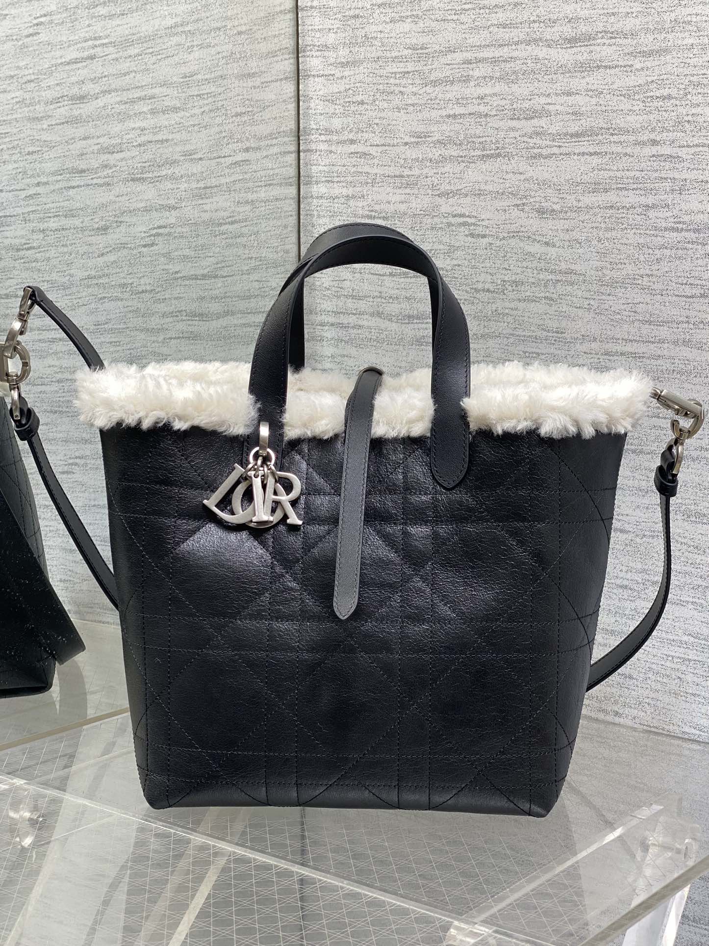 Dior 中号Toujours竖版系列羊毛款