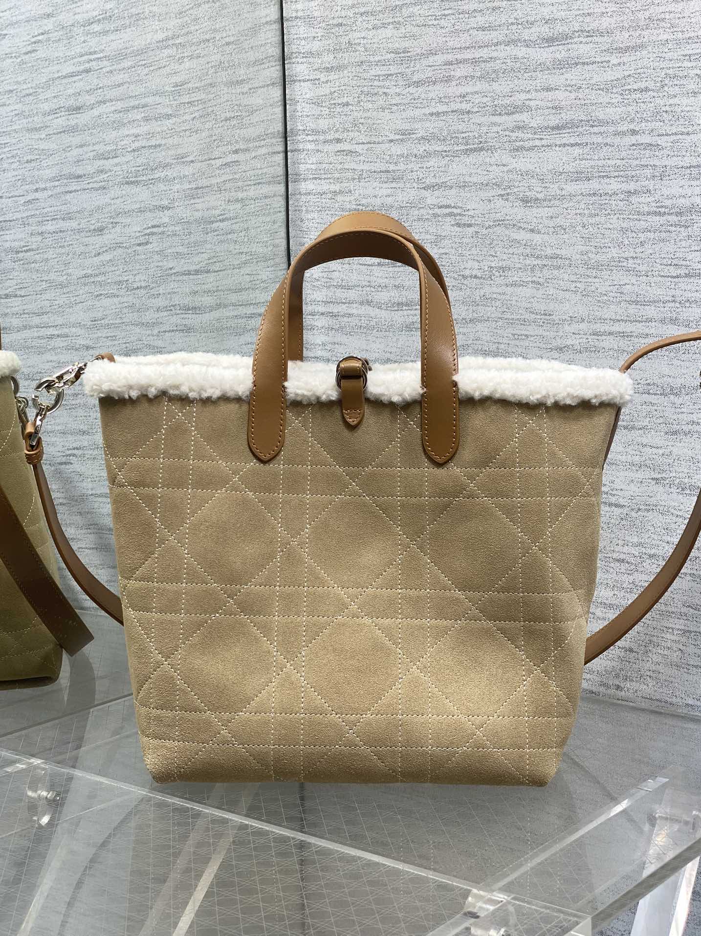 Dior 中号Toujours竖版系列羊毛款