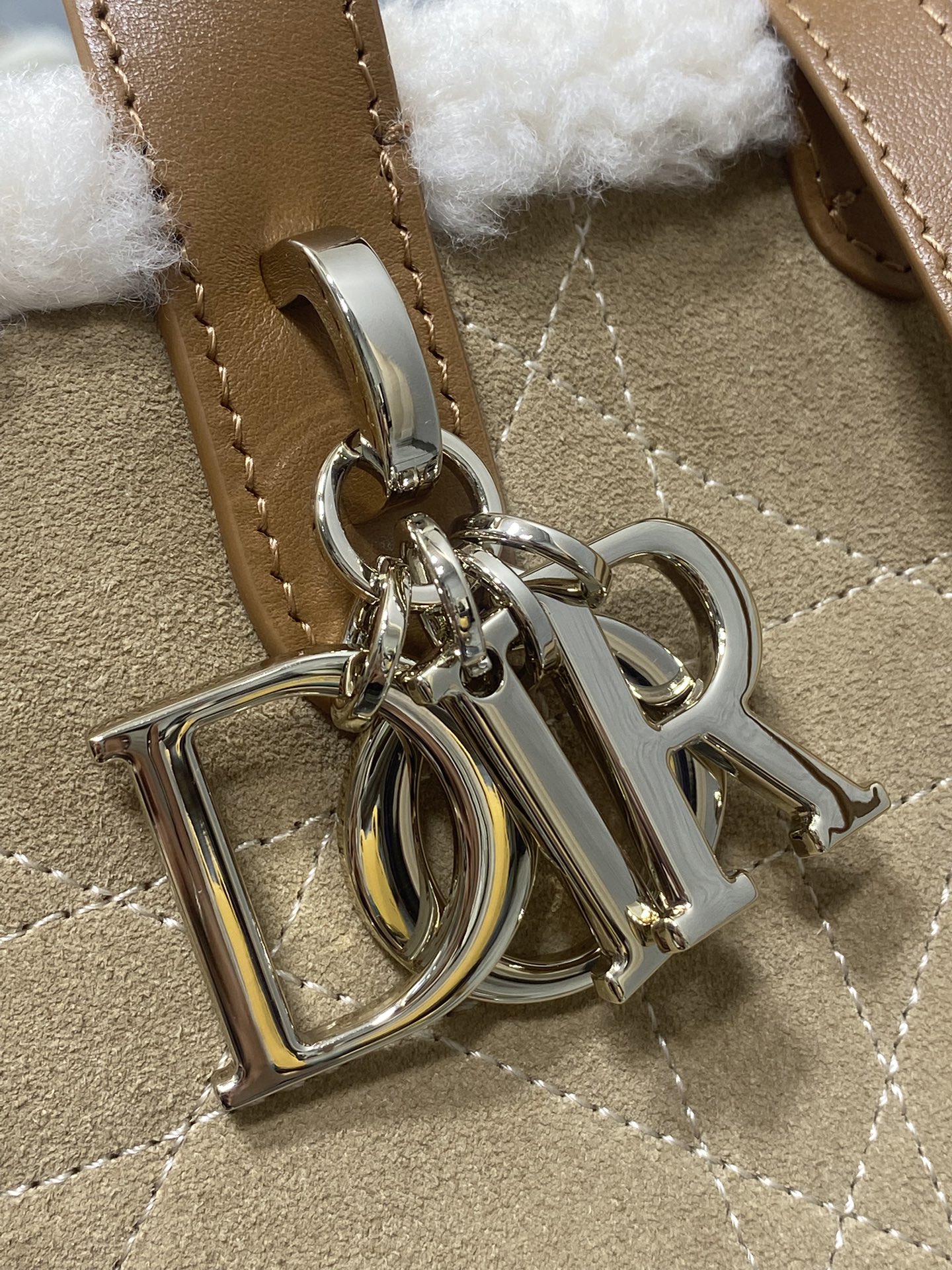 Dior 中号Toujours竖版系列羊毛款