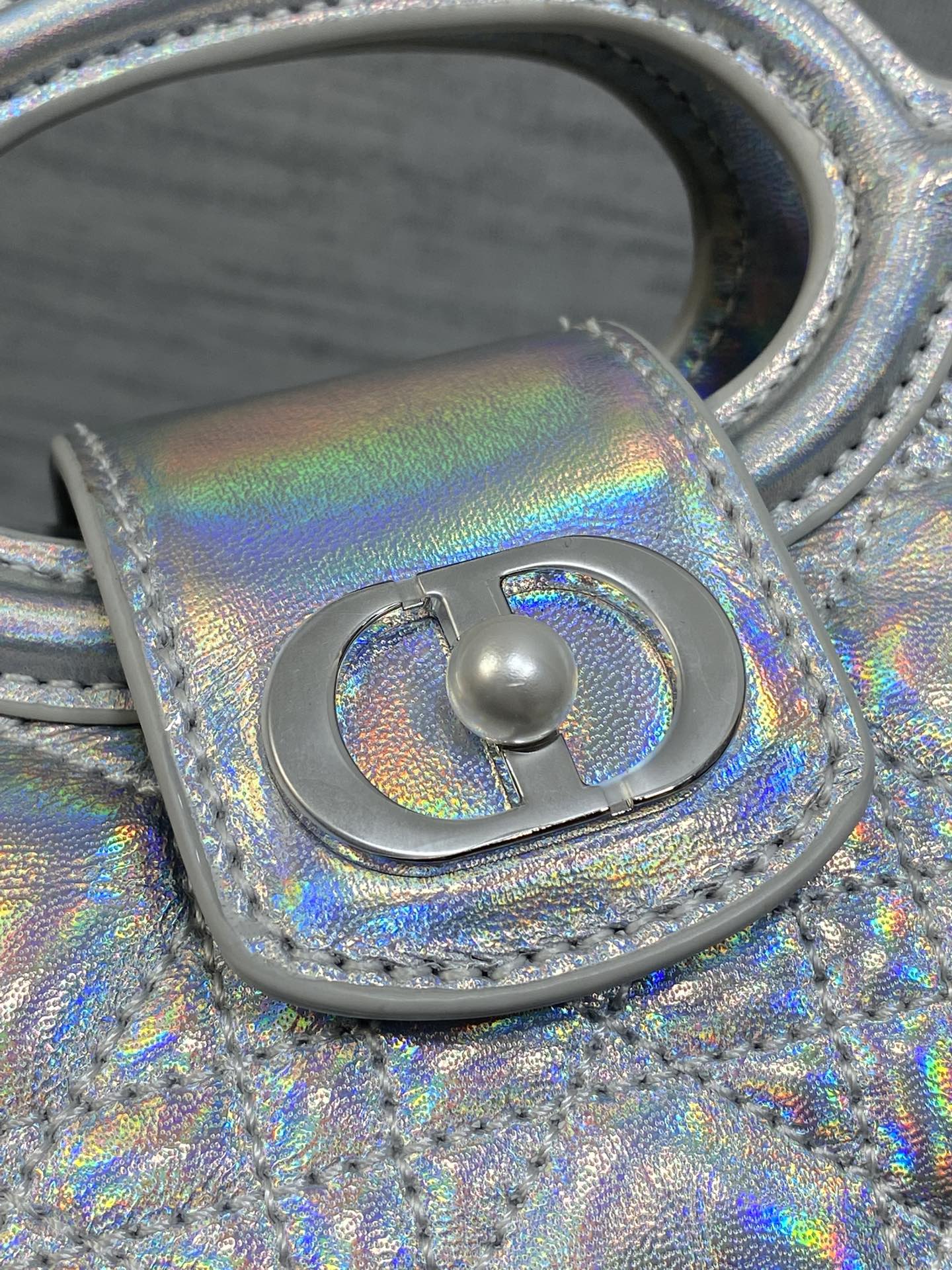 幻彩银/银现货‼️Jolie ToP Handle 迷你链条包，对这种精致小包完全没有抵抗力✌️大包背着