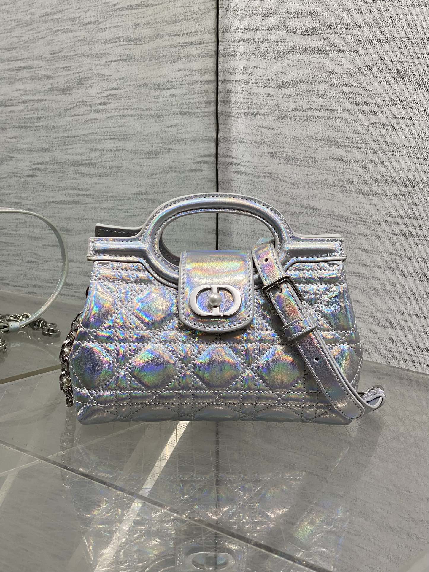 幻彩银/银现货‼️Jolie ToP Handle 迷你链条包，对这种精致小包完全没有抵抗力✌️大包背着