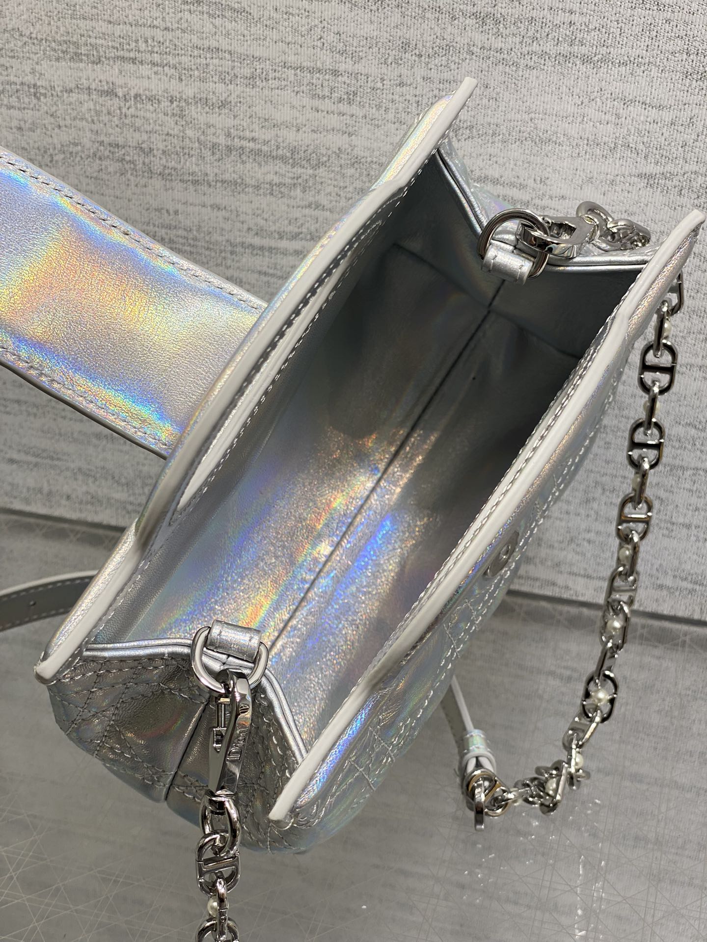 幻彩银/银现货‼️Jolie ToP Handle 迷你链条包，对这种精致小包完全没有抵抗力✌️大包背着