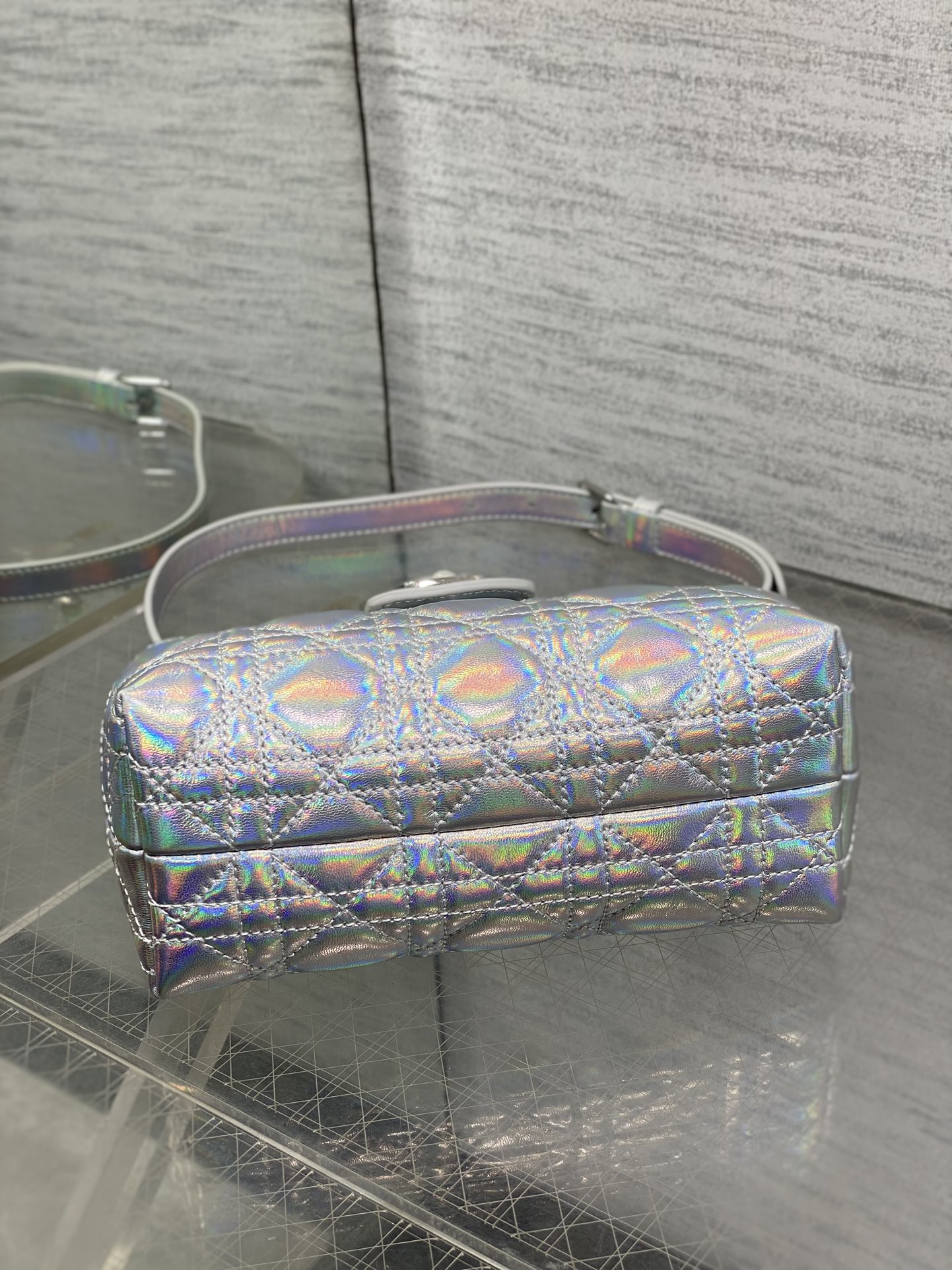 幻彩银/银现货‼️Jolie ToP Handle 迷你链条包，对这种精致小包完全没有抵抗力✌️大包背着