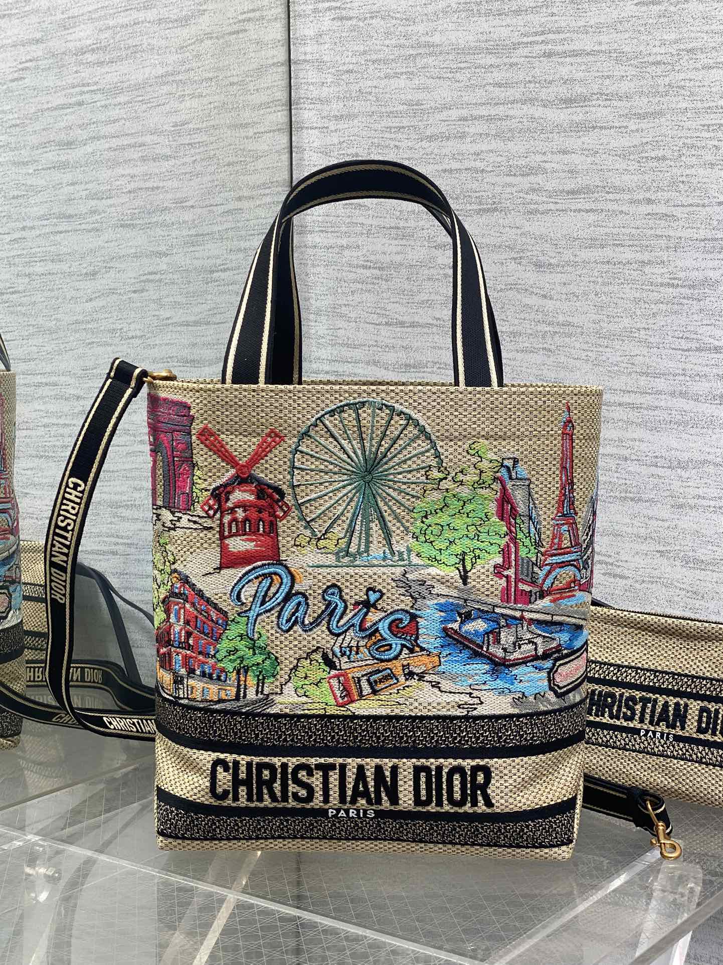 ¡Productos al contado! ️Pequeño Dior❤️City Postcard Bolso estilo resort "Exclusivo de París" Este bolso City Postcard💌…