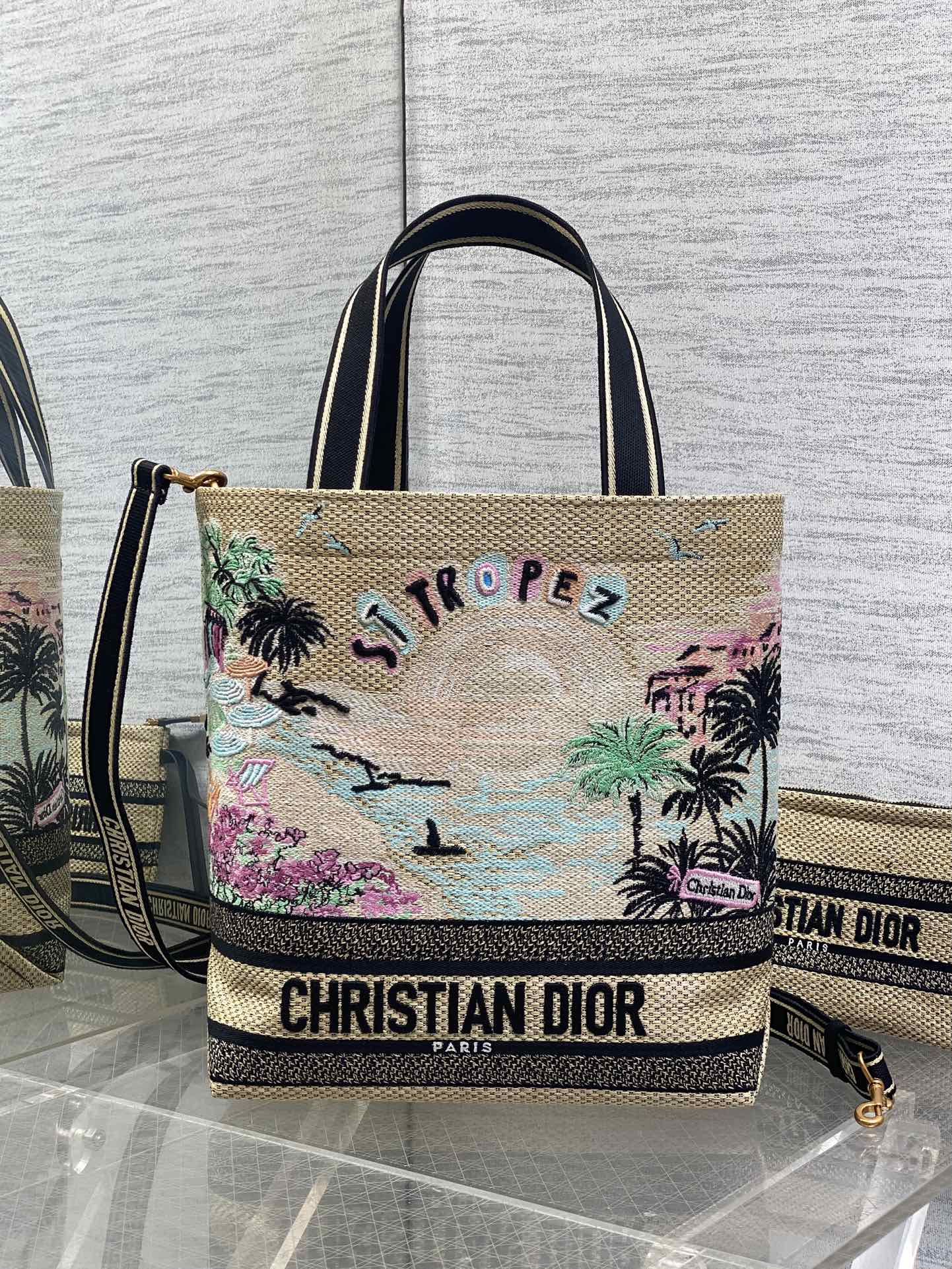 ¡Productos al contado! ️Pequeño Dior❤️City Postcard Bolso estilo resort "Saint Tropez Limited" Este bolso City Postcard…