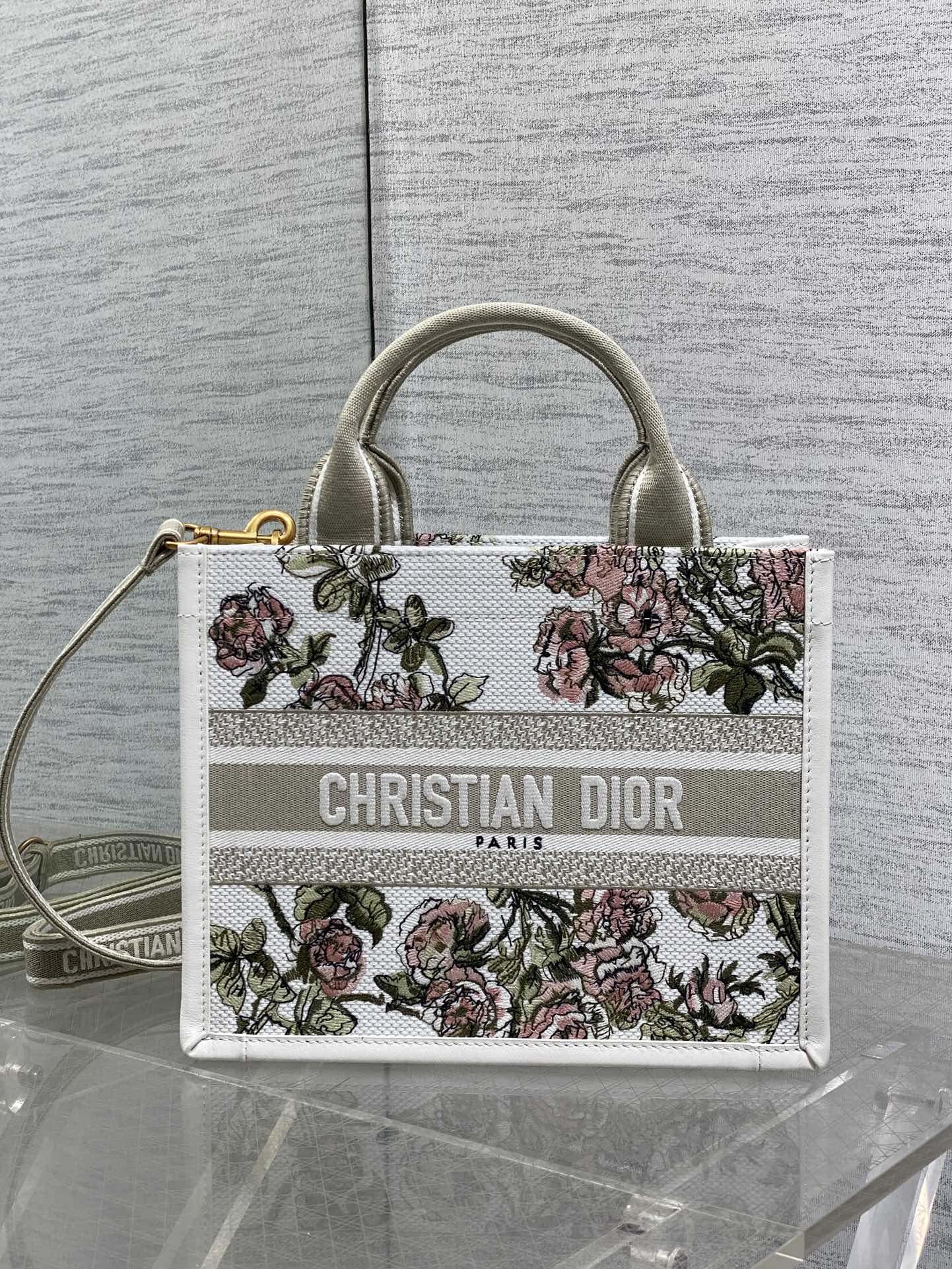 Dior Style White Leather Tote Bag Lookbook Reference image 1