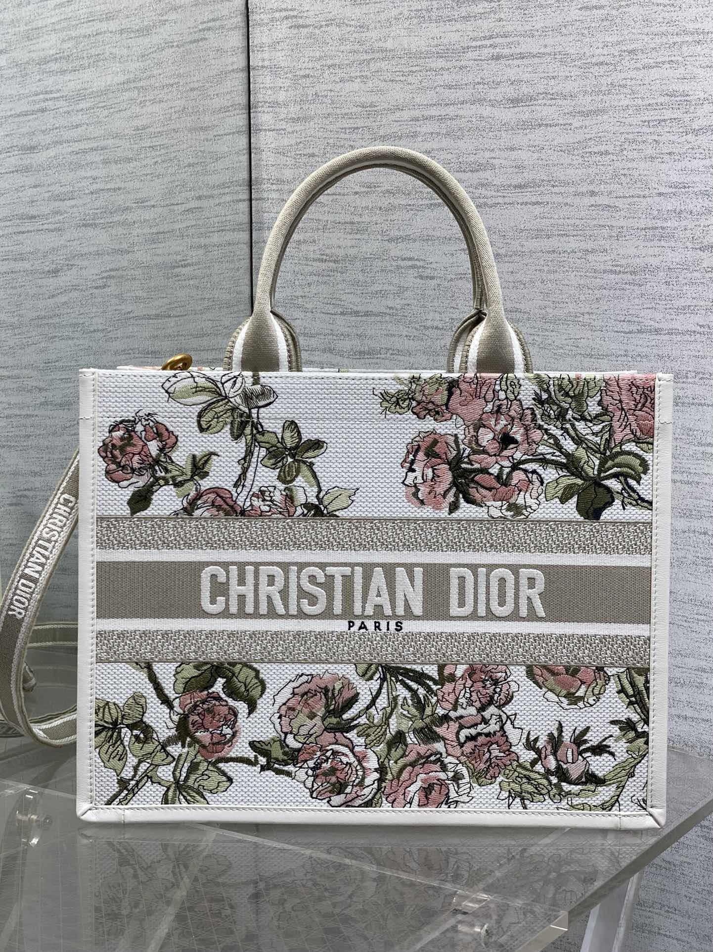Dior Style White Leather Tote Bag Lookbook Reference image 1