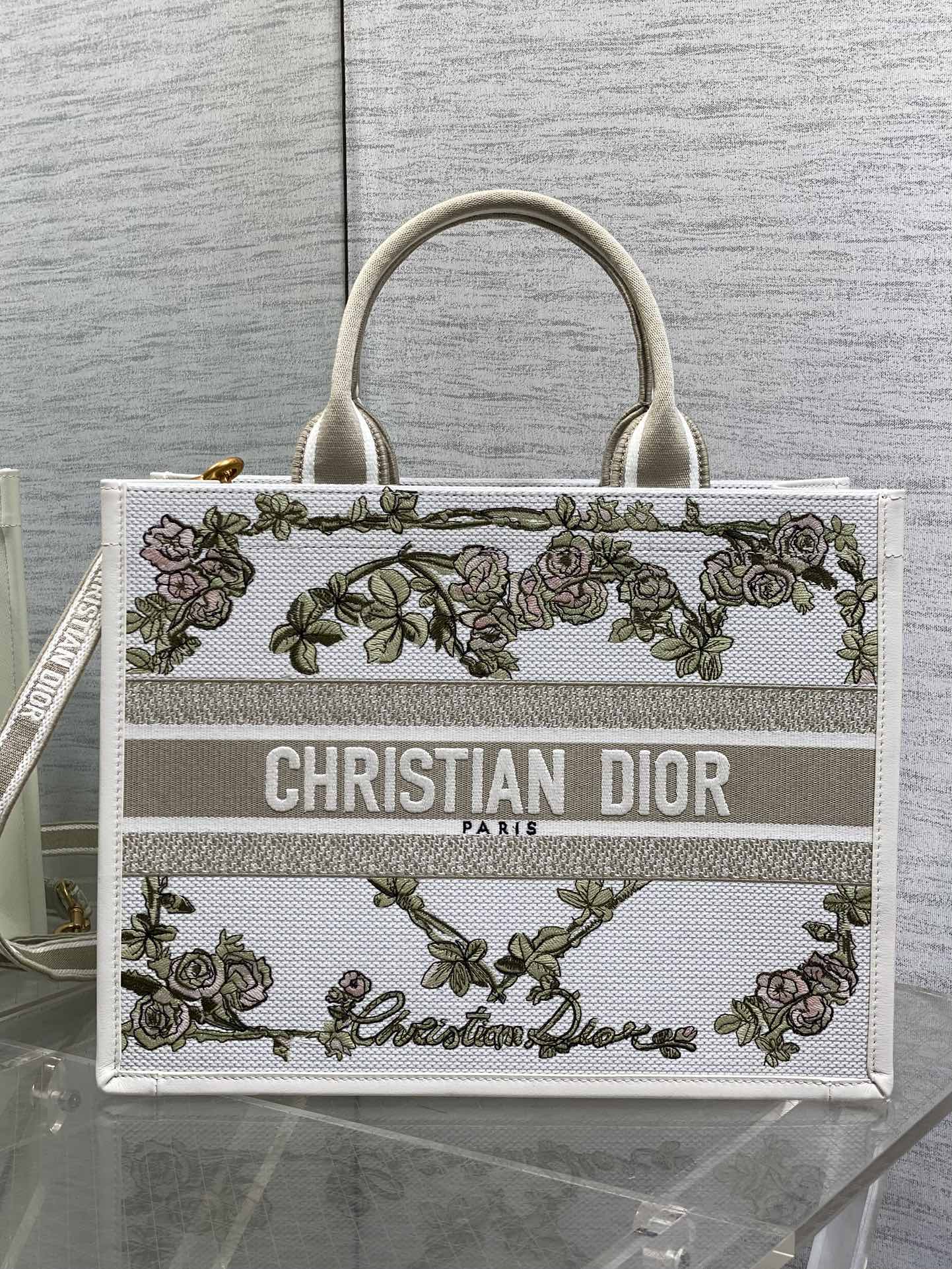 Dior Style White Leather Tote Bag Lookbook Reference image 1