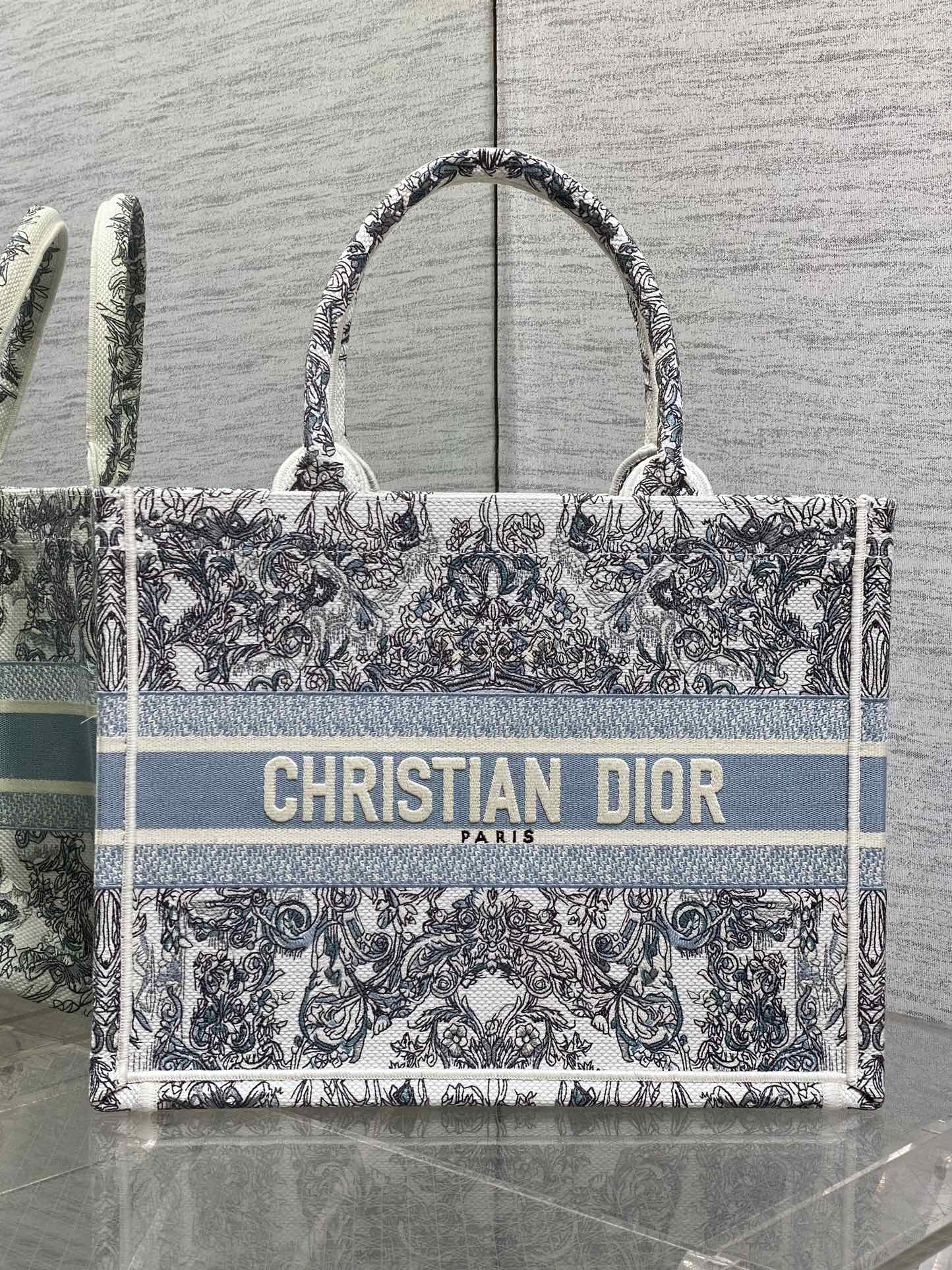 Dior Style Blue Tote Bag Lookbook Reference image 1