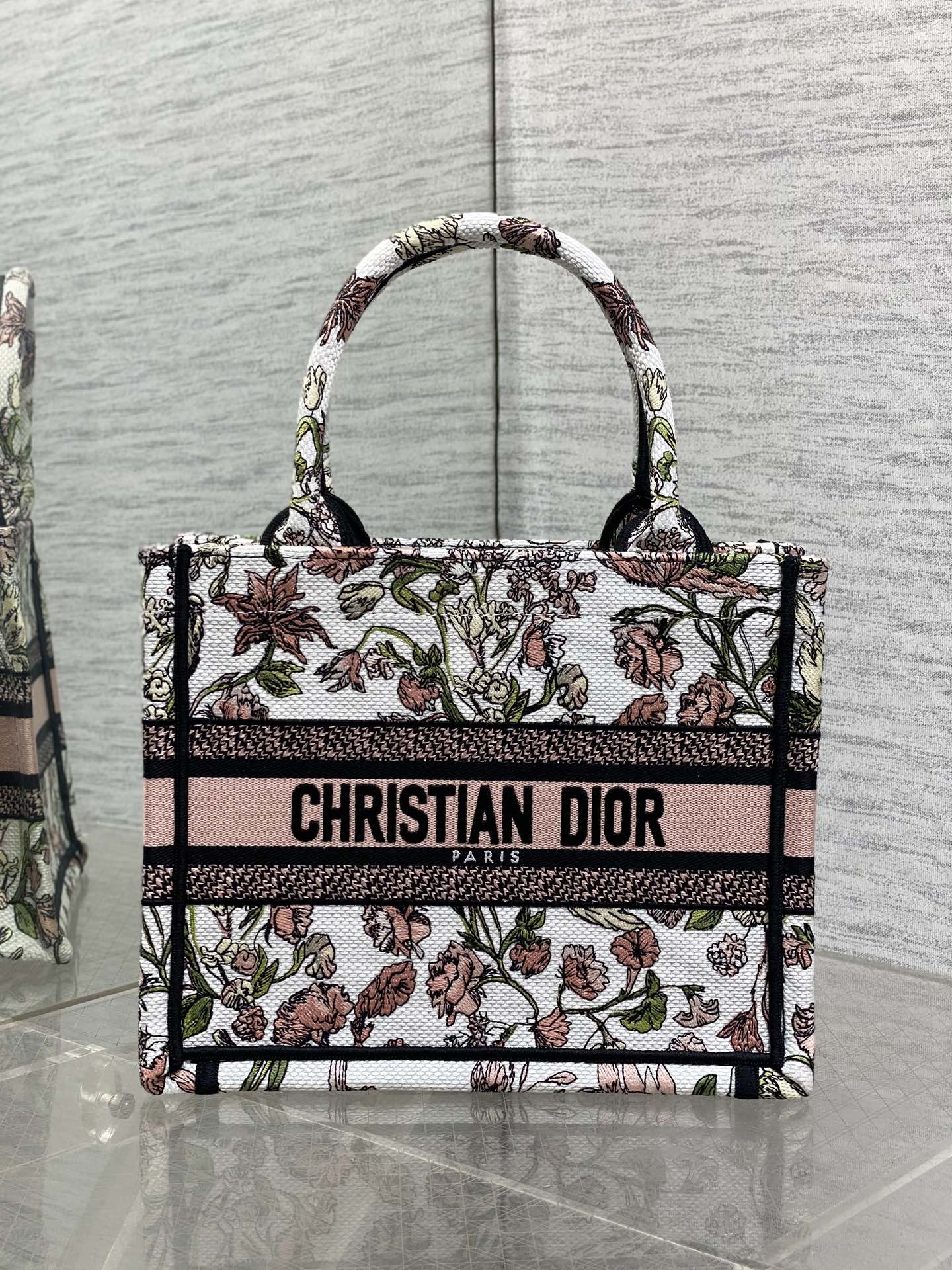 Dior Style Pink Canvas Tote Bag Lookbook Reference image 1