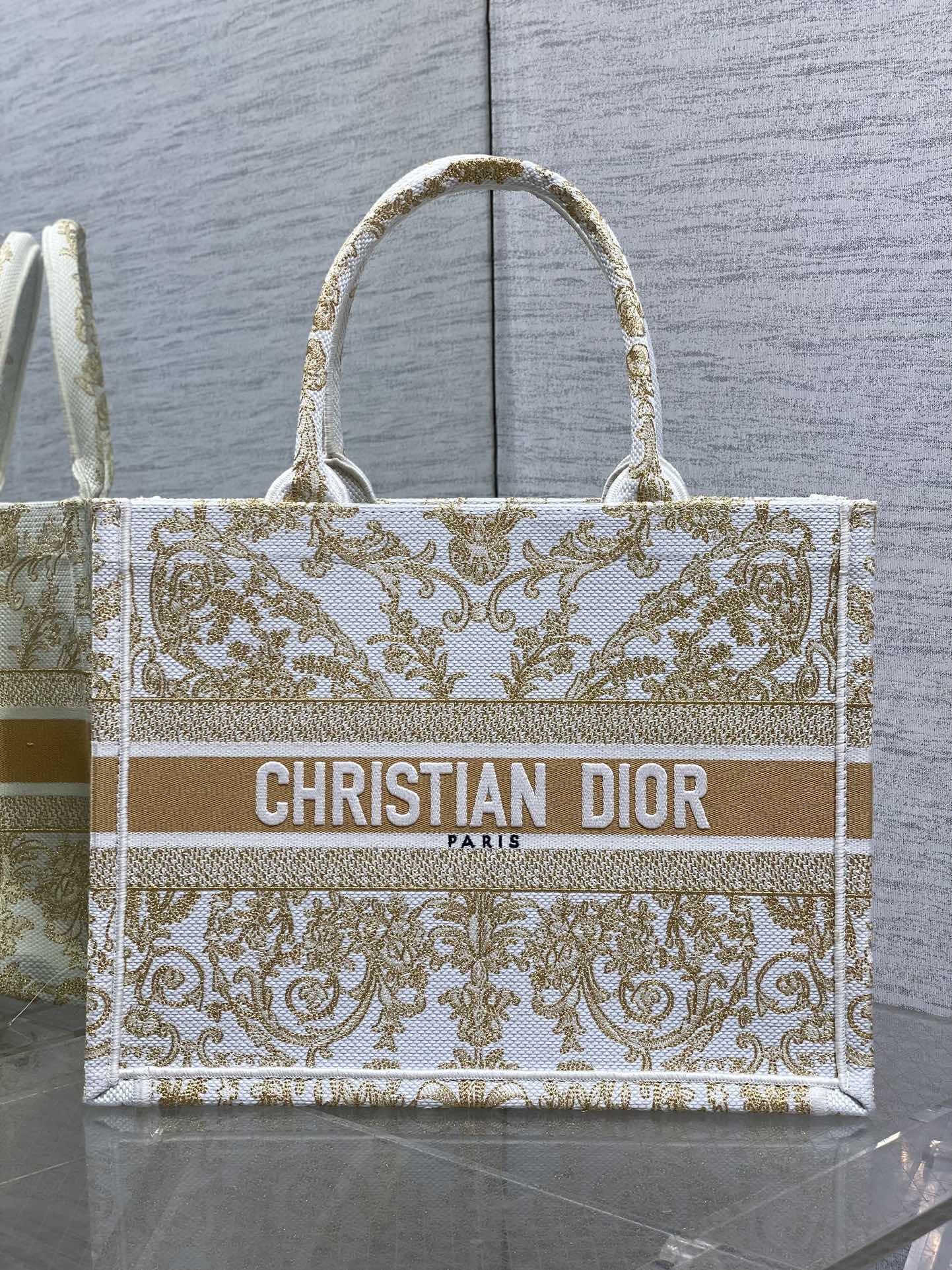 Dior Style White Canvas Tote Bag Lookbook Reference image 1