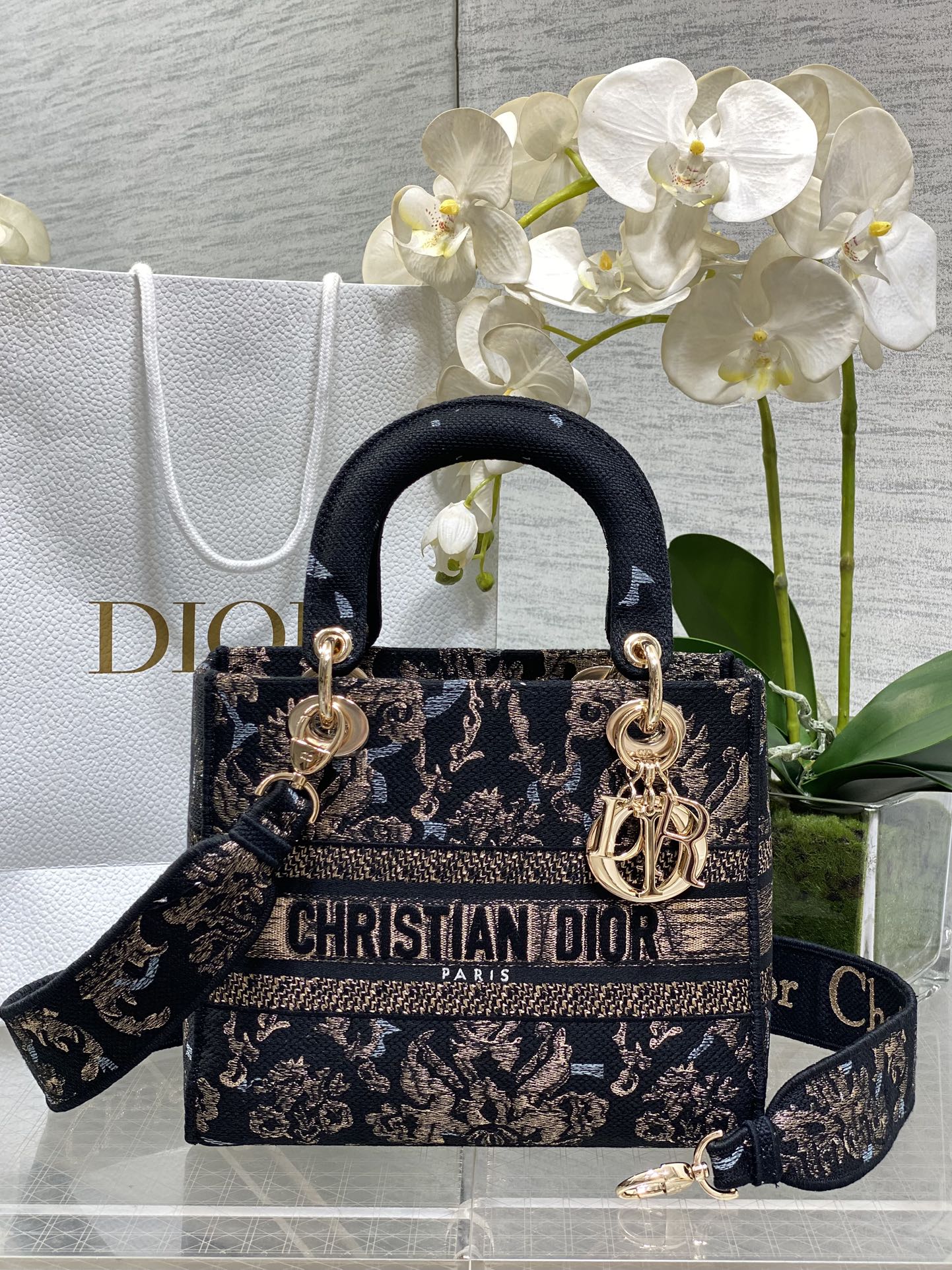 𝐋𝐚𝐝𝐲Bordado de oro negro de cinco rejillas