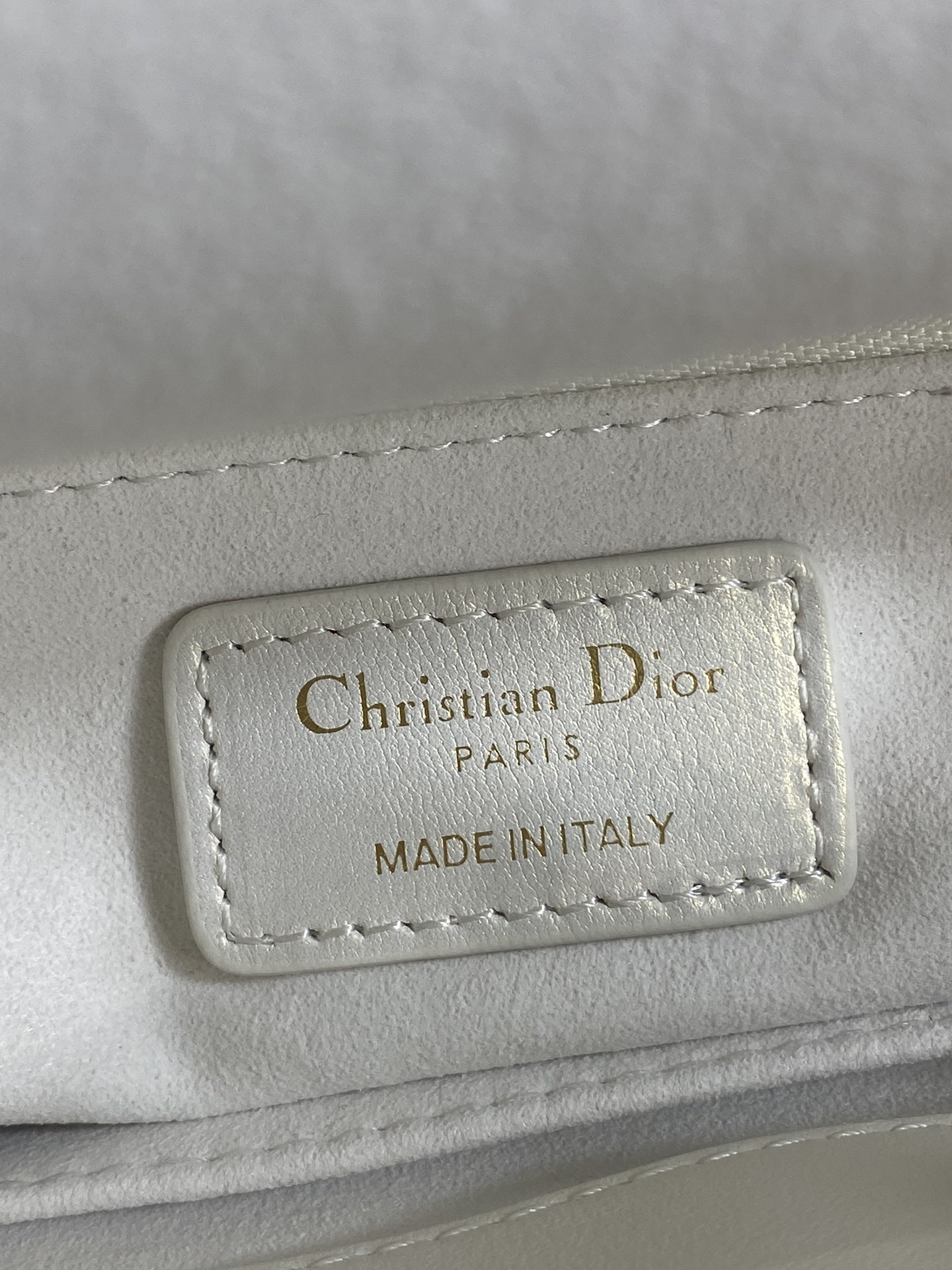 现货‼️Lady戴妃四格系列，经典的包形，甜美又不失优雅，春夏最新颜色，小清新风格🆕，搭配最新的字母肩带