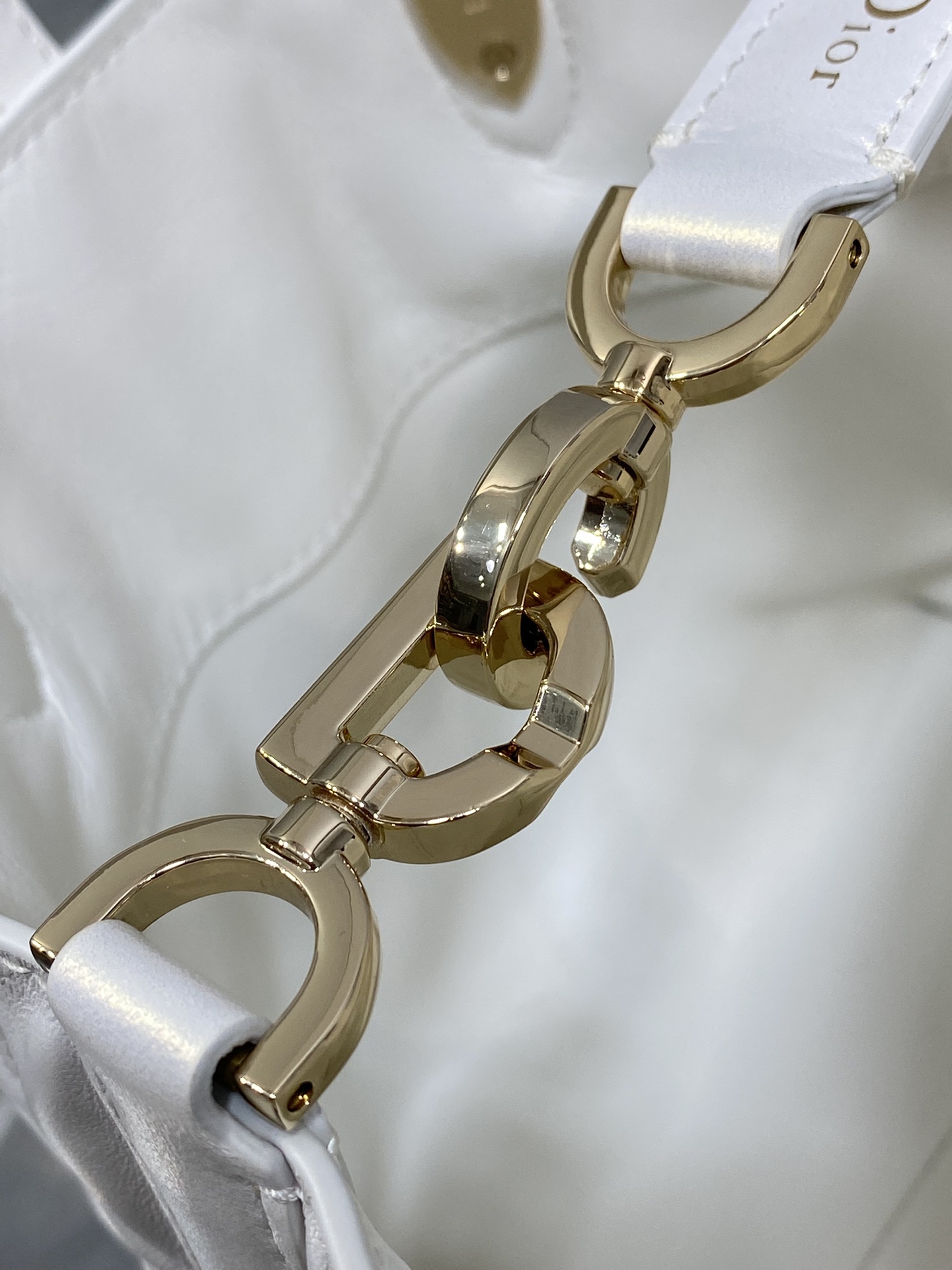 小号珠光白现货‼️Toujours竖版系列小号，专属菜篮子，有点太美了，高颜值包包，轻松拿捏高级感，超大