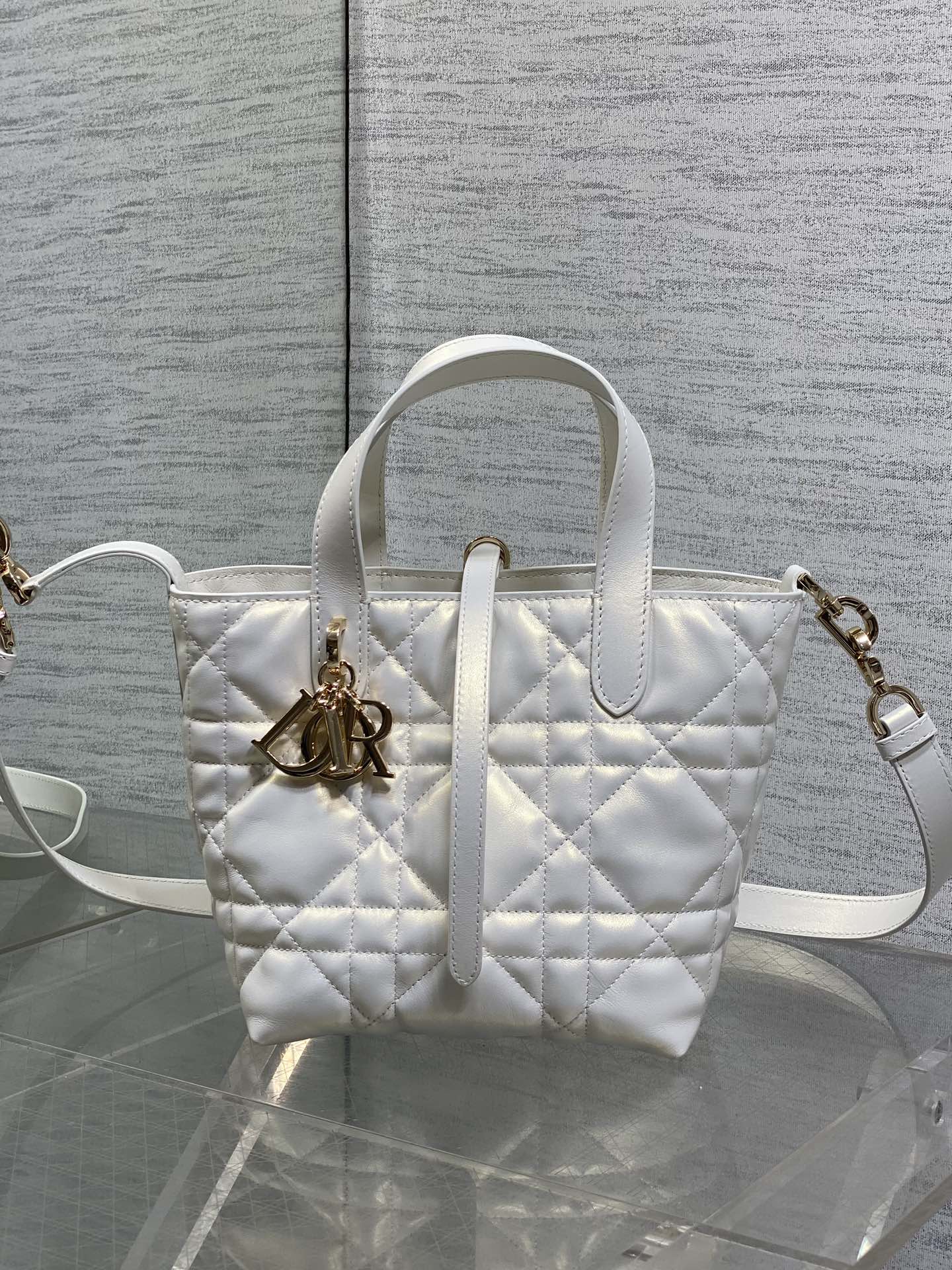 小号珠光白现货‼️Toujours竖版系列小号，专属菜篮子，有点太美了，高颜值包包，轻松拿捏高级感，超大