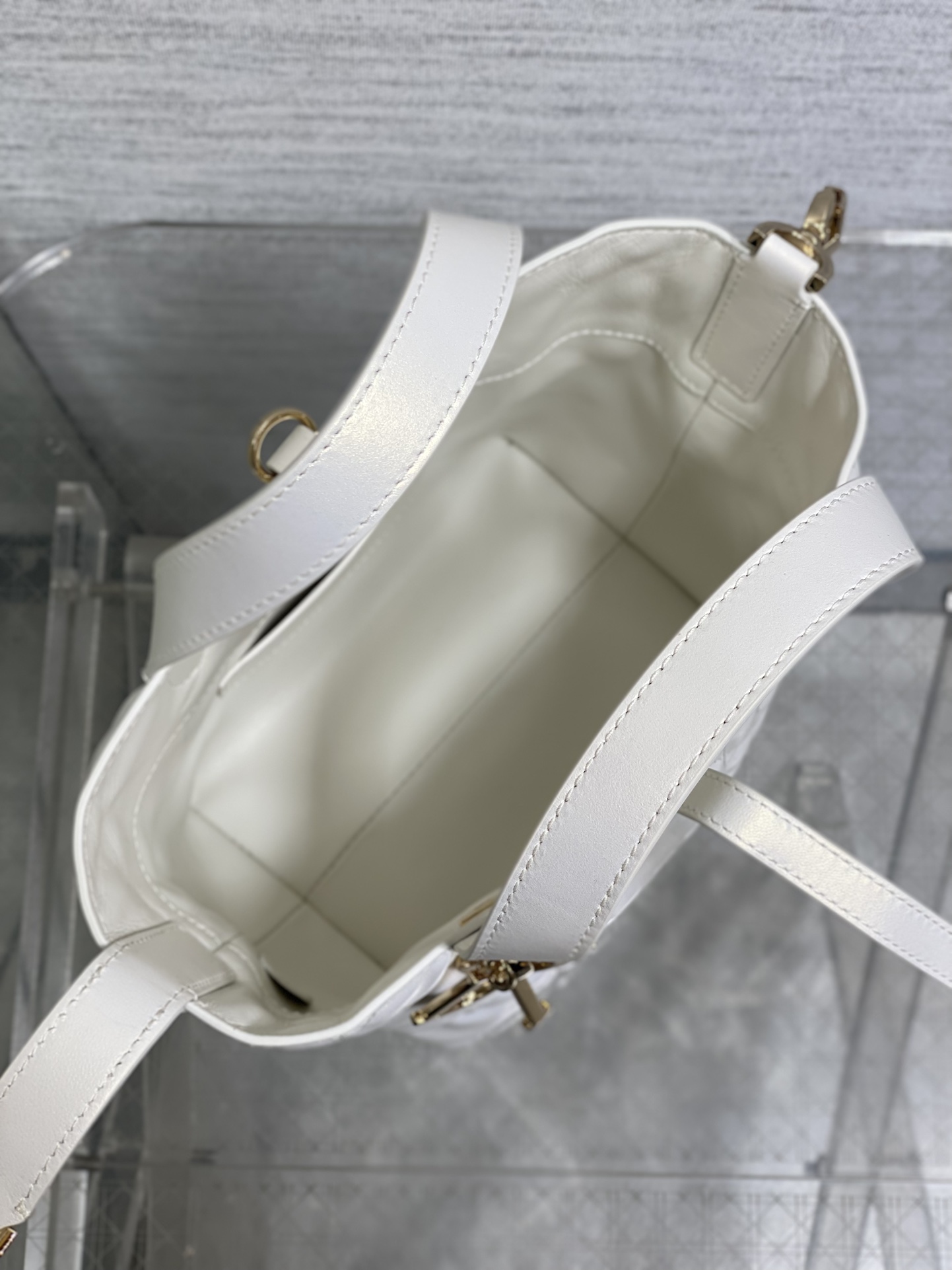 小号珠光白现货‼️Toujours竖版系列小号，专属菜篮子，有点太美了，高颜值包包，轻松拿捏高级感，超大