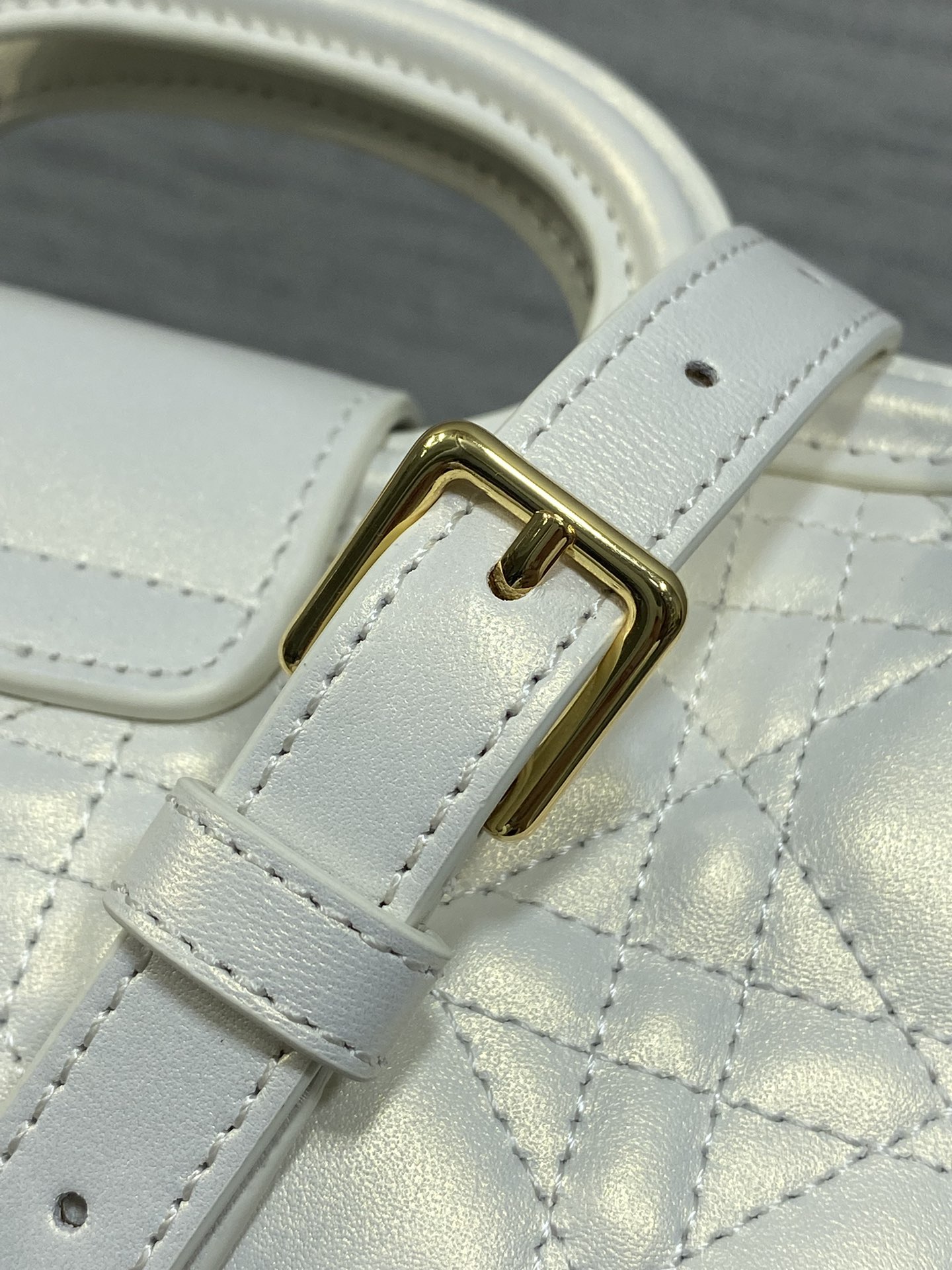 珠光白现货‼️Jolie ToP Handle 迷你链条包，对这种精致小包完全没有抵抗力✌️大包背着太累