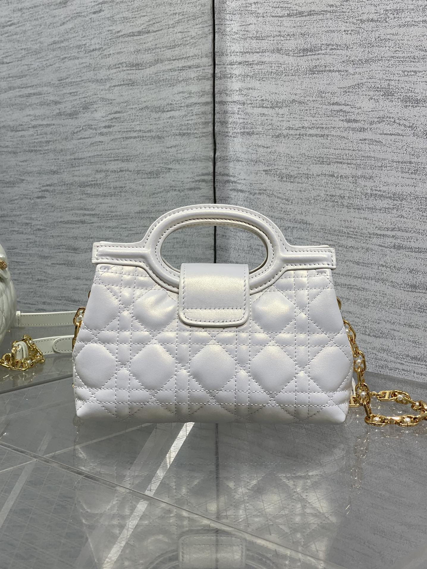 珠光白现货‼️Jolie ToP Handle 迷你链条包，对这种精致小包完全没有抵抗力✌️大包背着太累