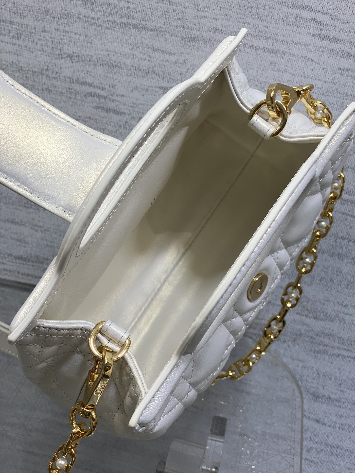 珠光白现货‼️Jolie ToP Handle 迷你链条包，对这种精致小包完全没有抵抗力✌️大包背着太累