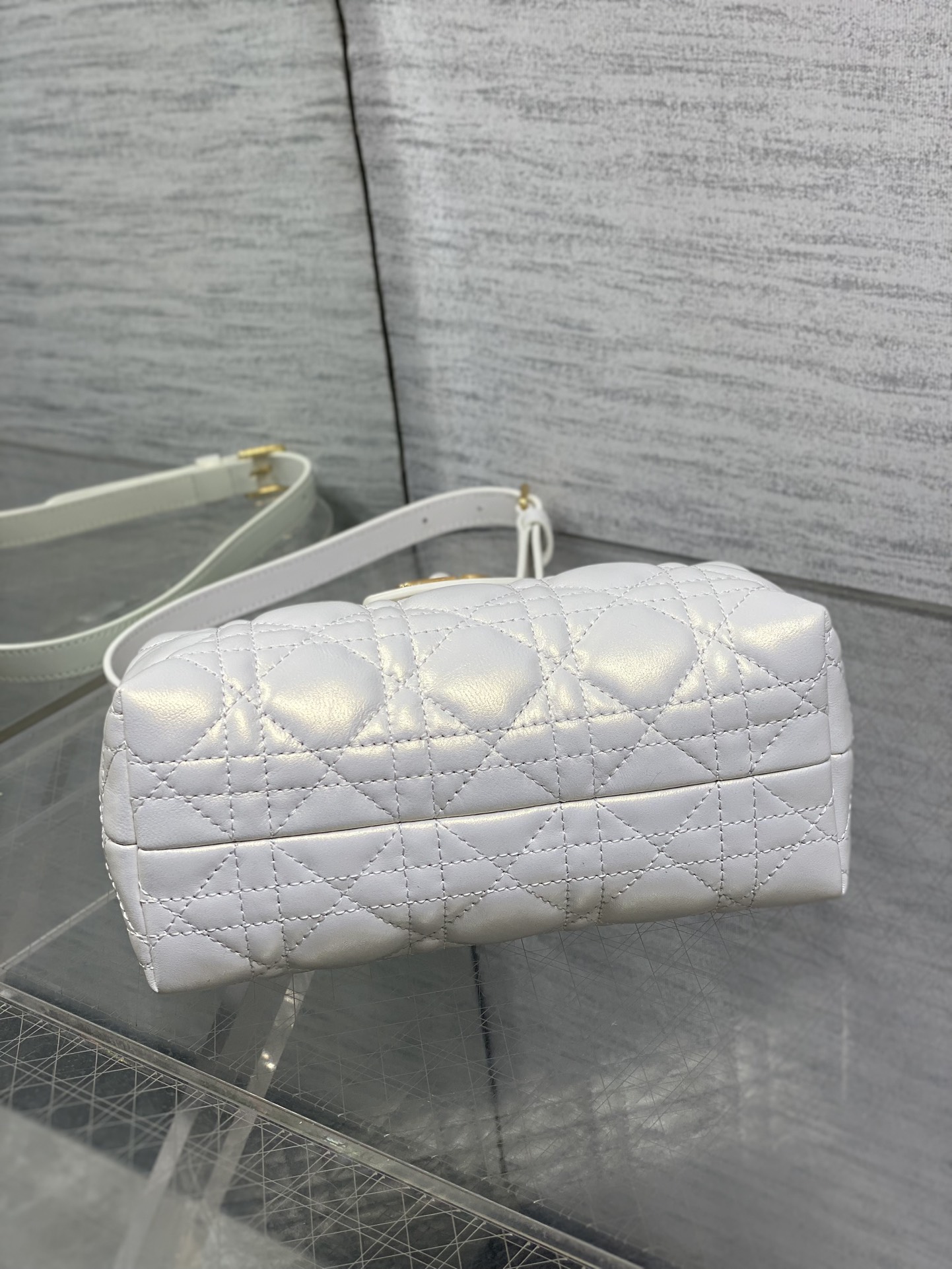 珠光白现货‼️Jolie ToP Handle 迷你链条包，对这种精致小包完全没有抵抗力✌️大包背着太累