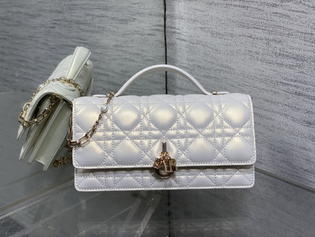 Женская сумка Dior белая