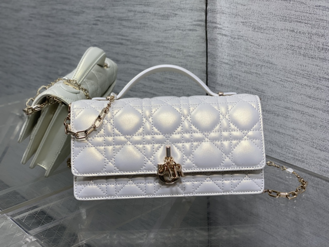 Женская сумка Dior белая